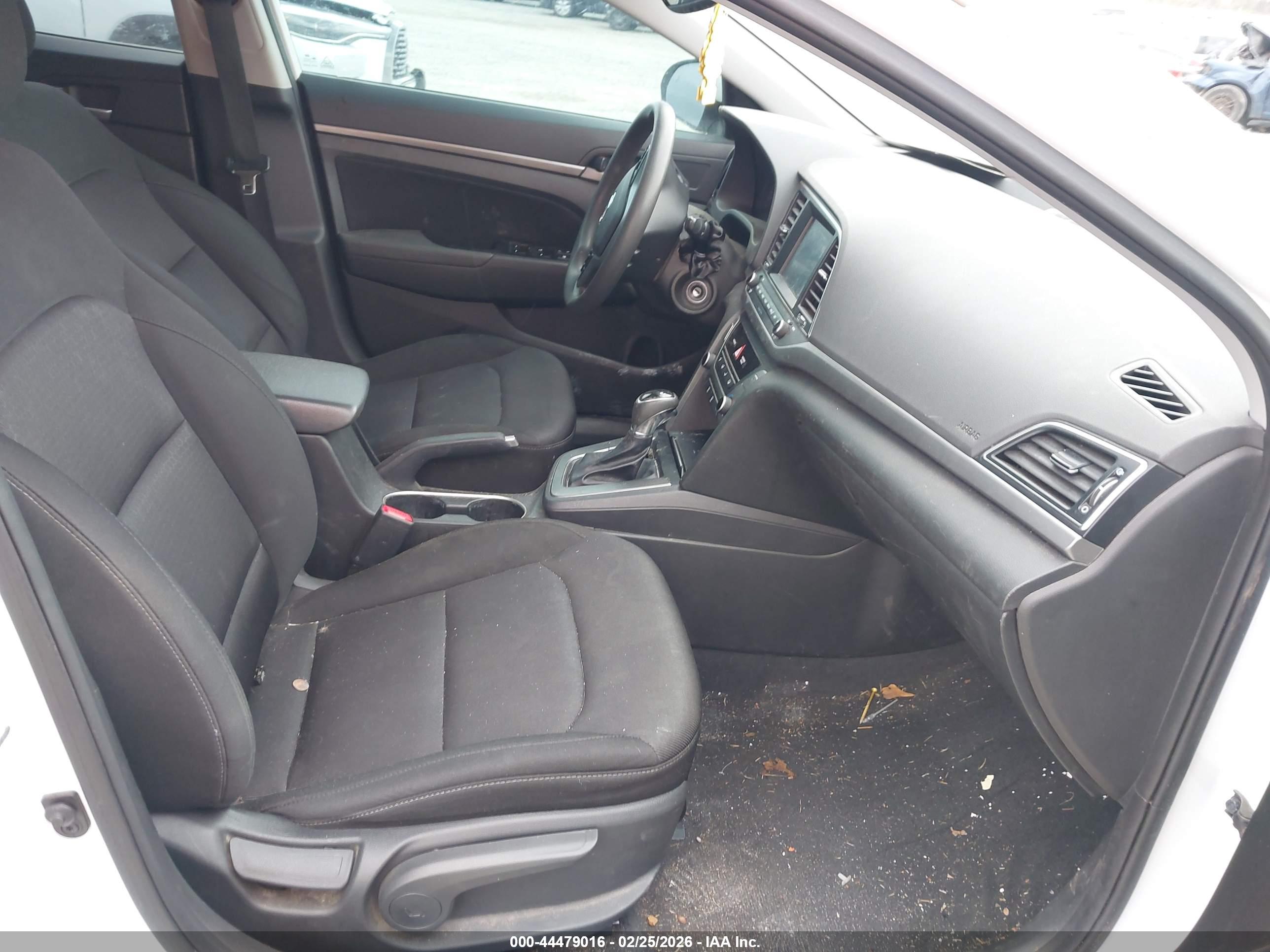 HYUNDAI ELANTRA image 5