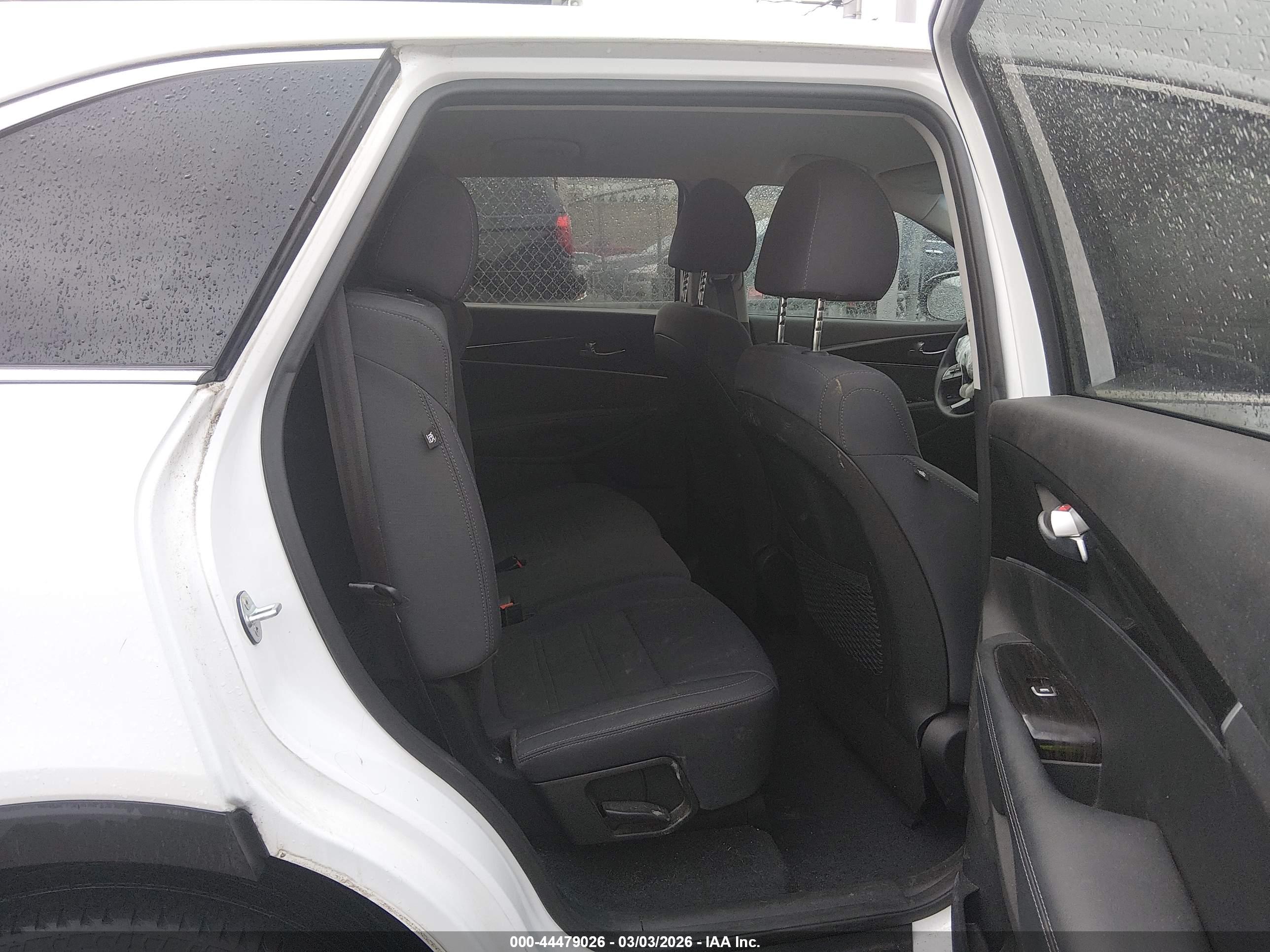 KIA SORENTO image 8