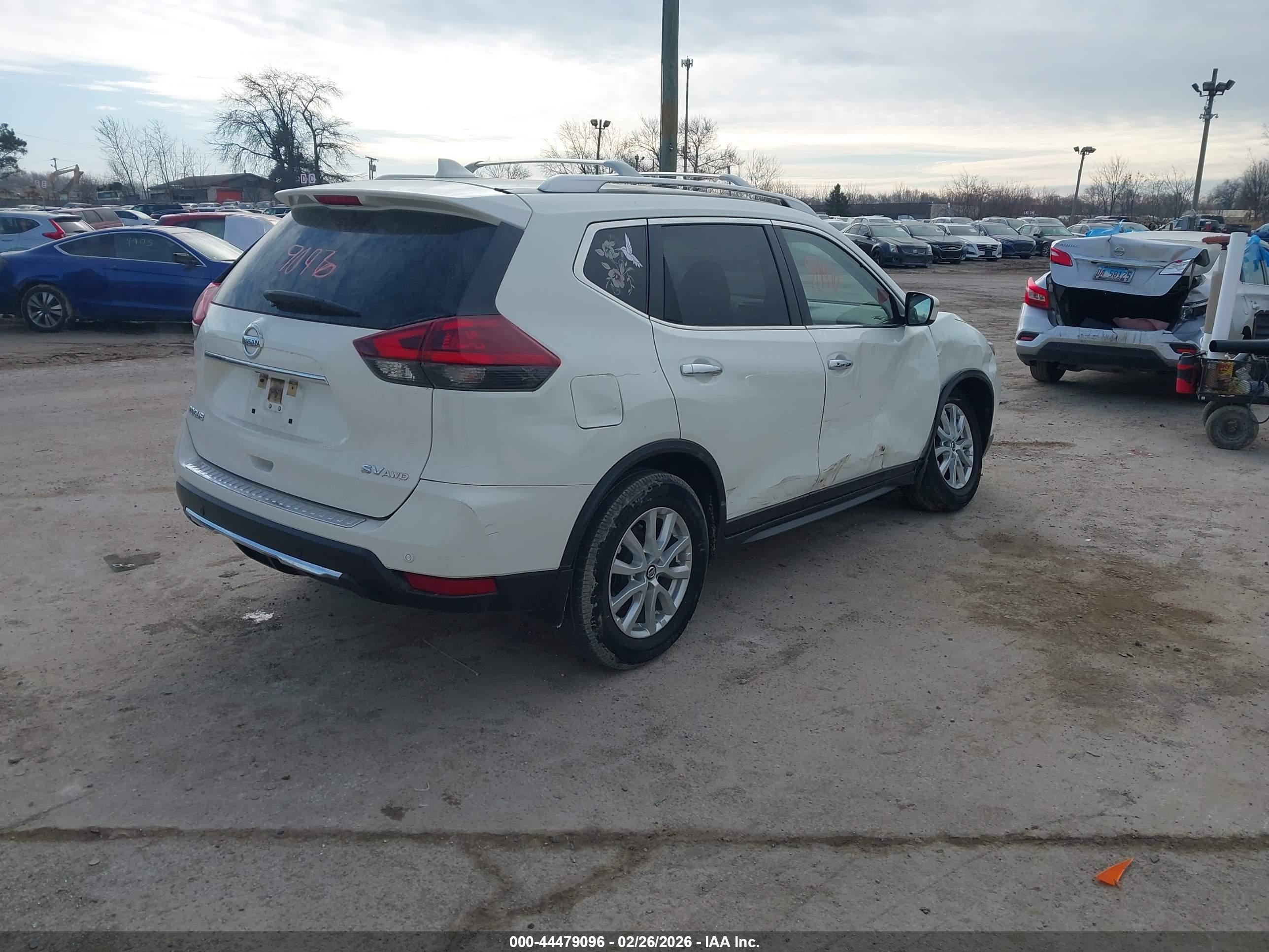 NISSAN ROGUE image 4