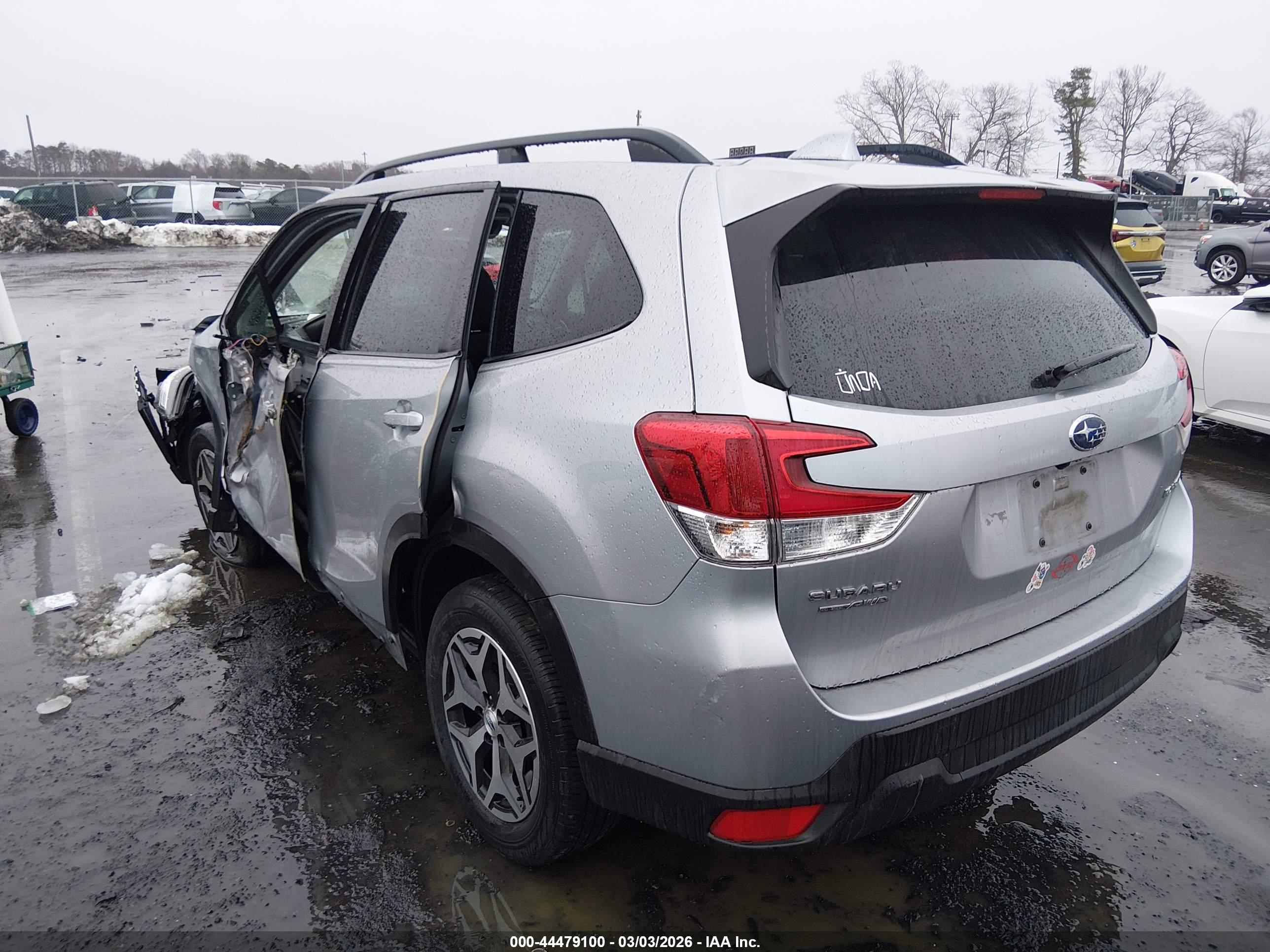 SUBARU FORESTER image 3