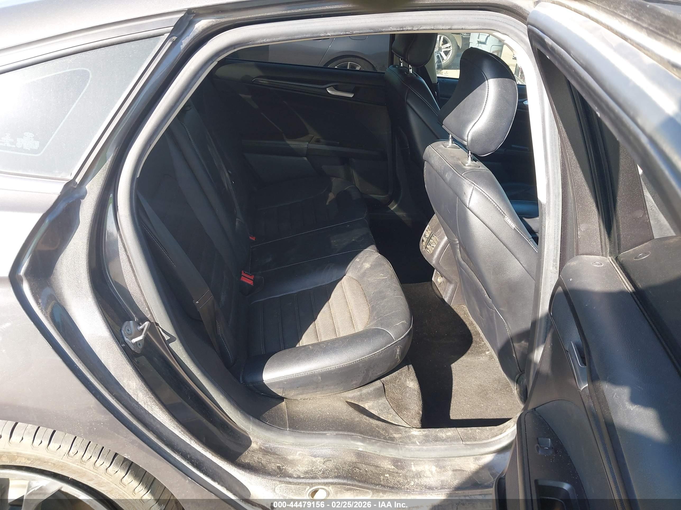 FORD FUSION image 8
