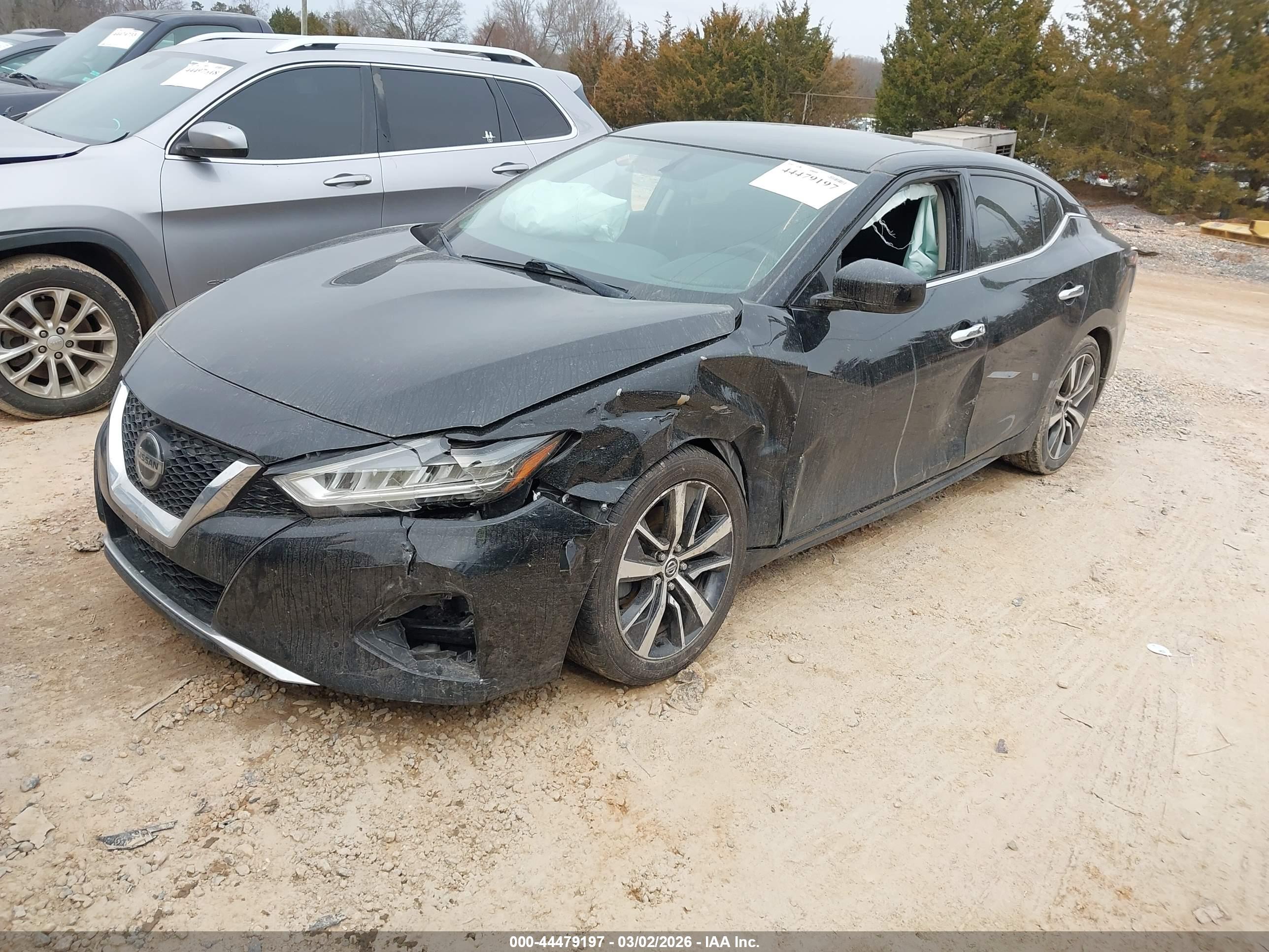 NISSAN MAXIMA image 2