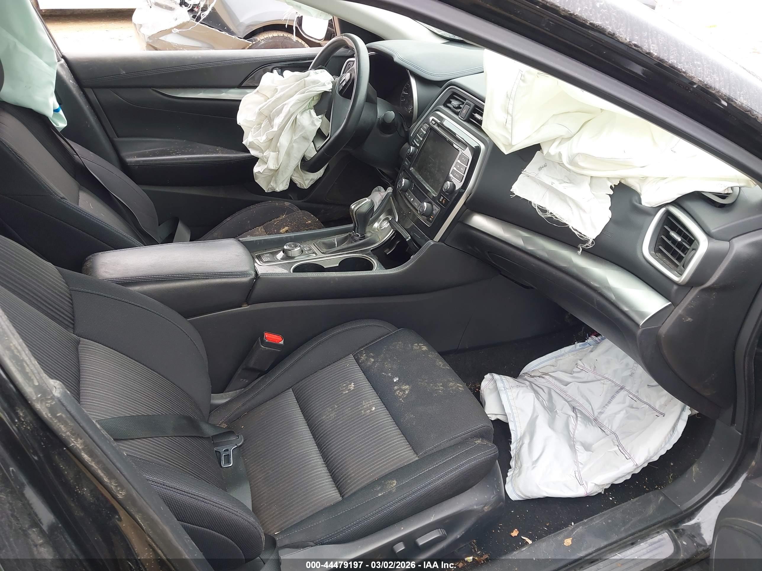 NISSAN MAXIMA image 5