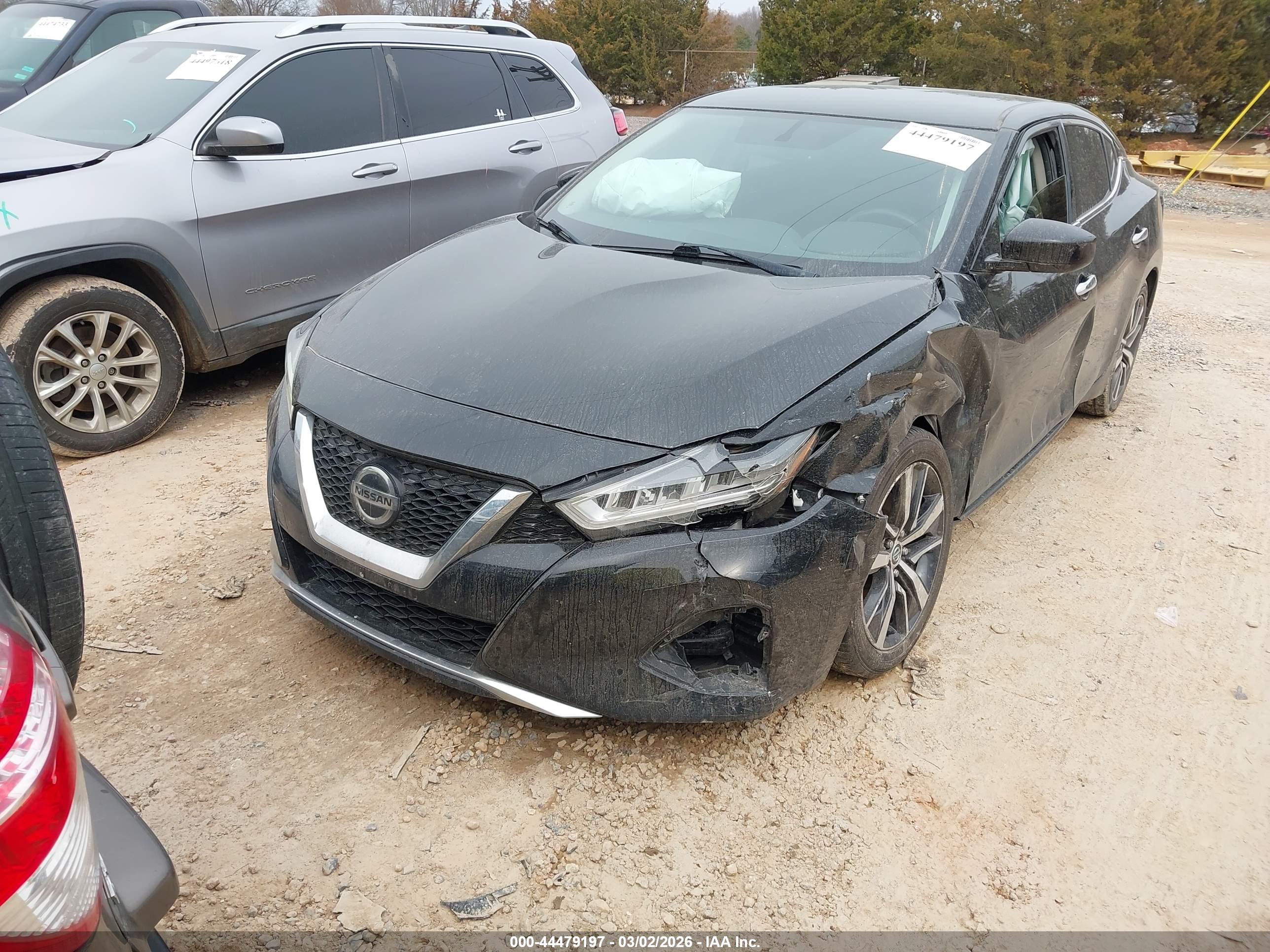 NISSAN MAXIMA image 6