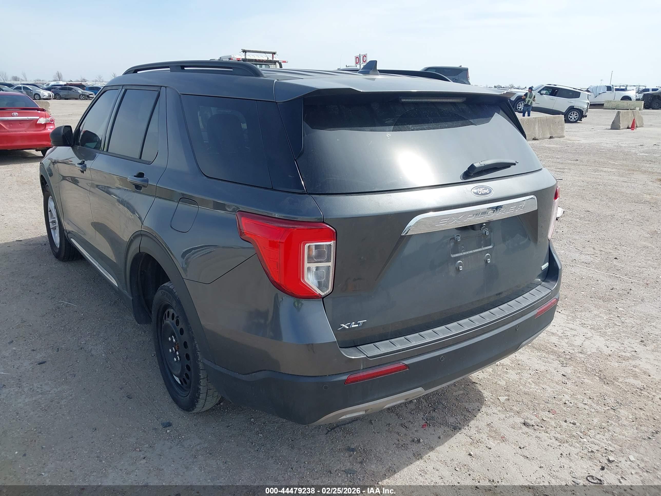 FORD EXPLORER image 3