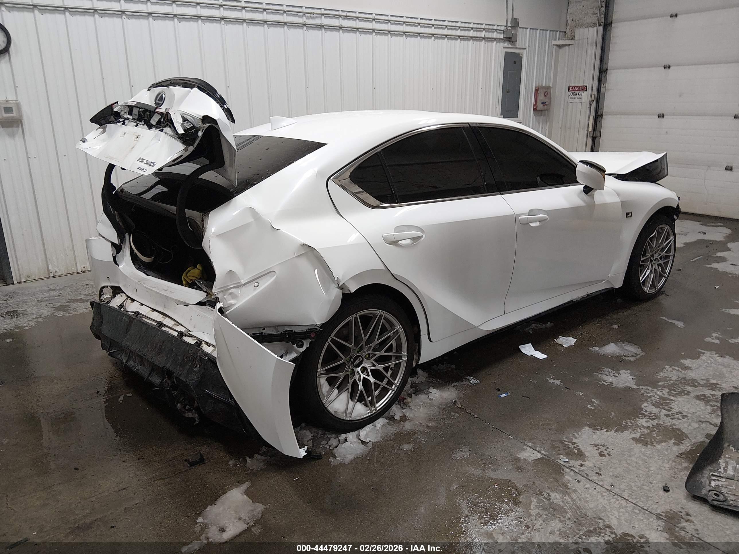 LEXUS IS image 4