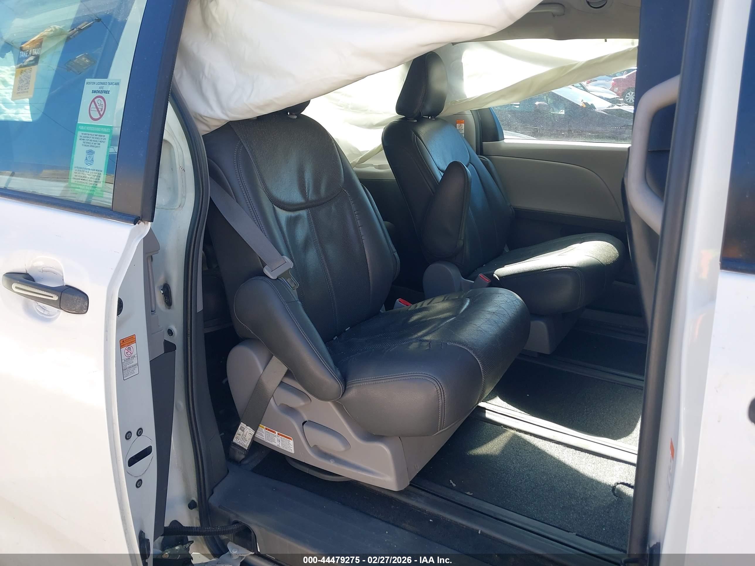 TOYOTA SIENNA image 8