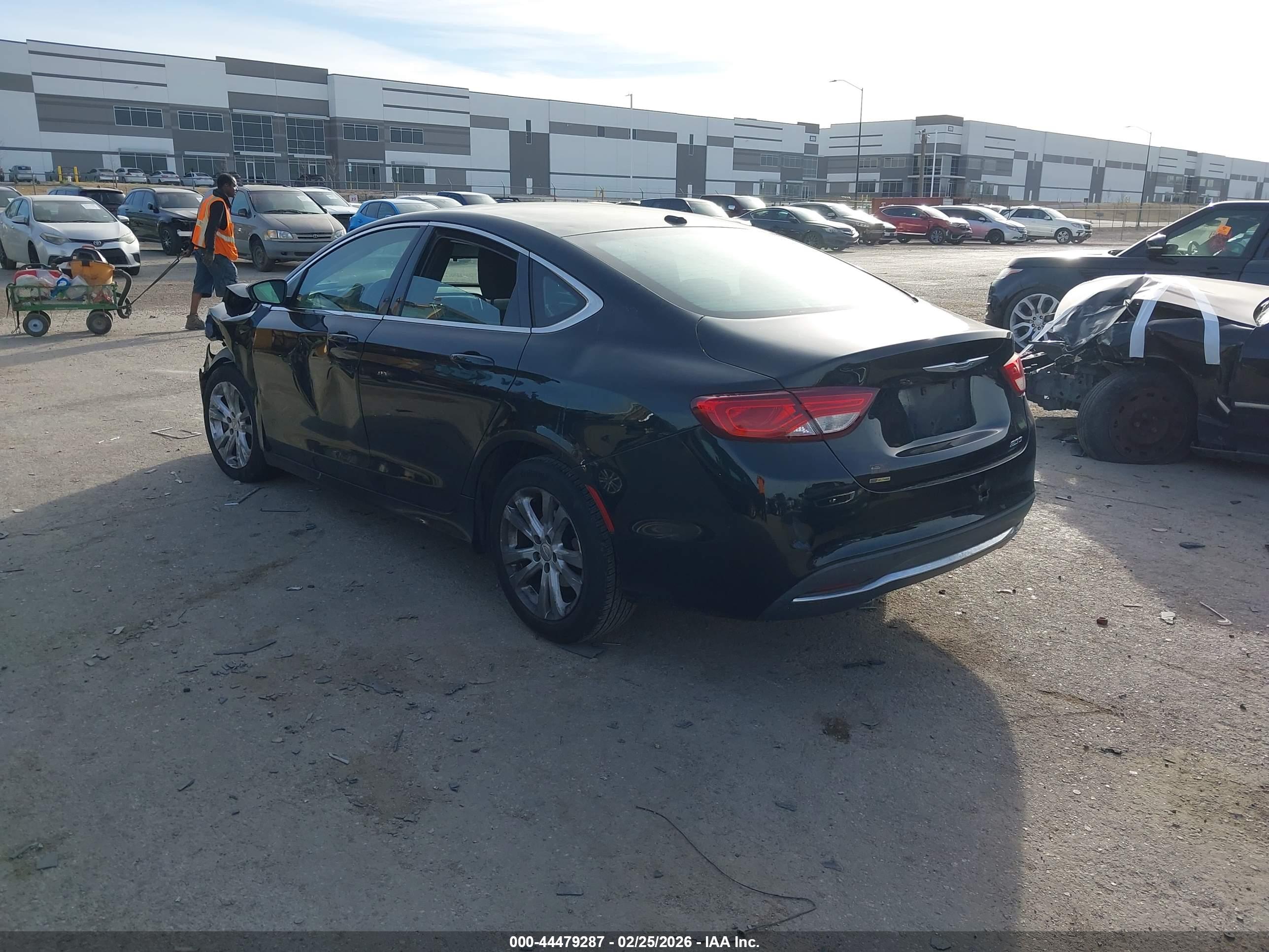 CHRYSLER 200 image 3