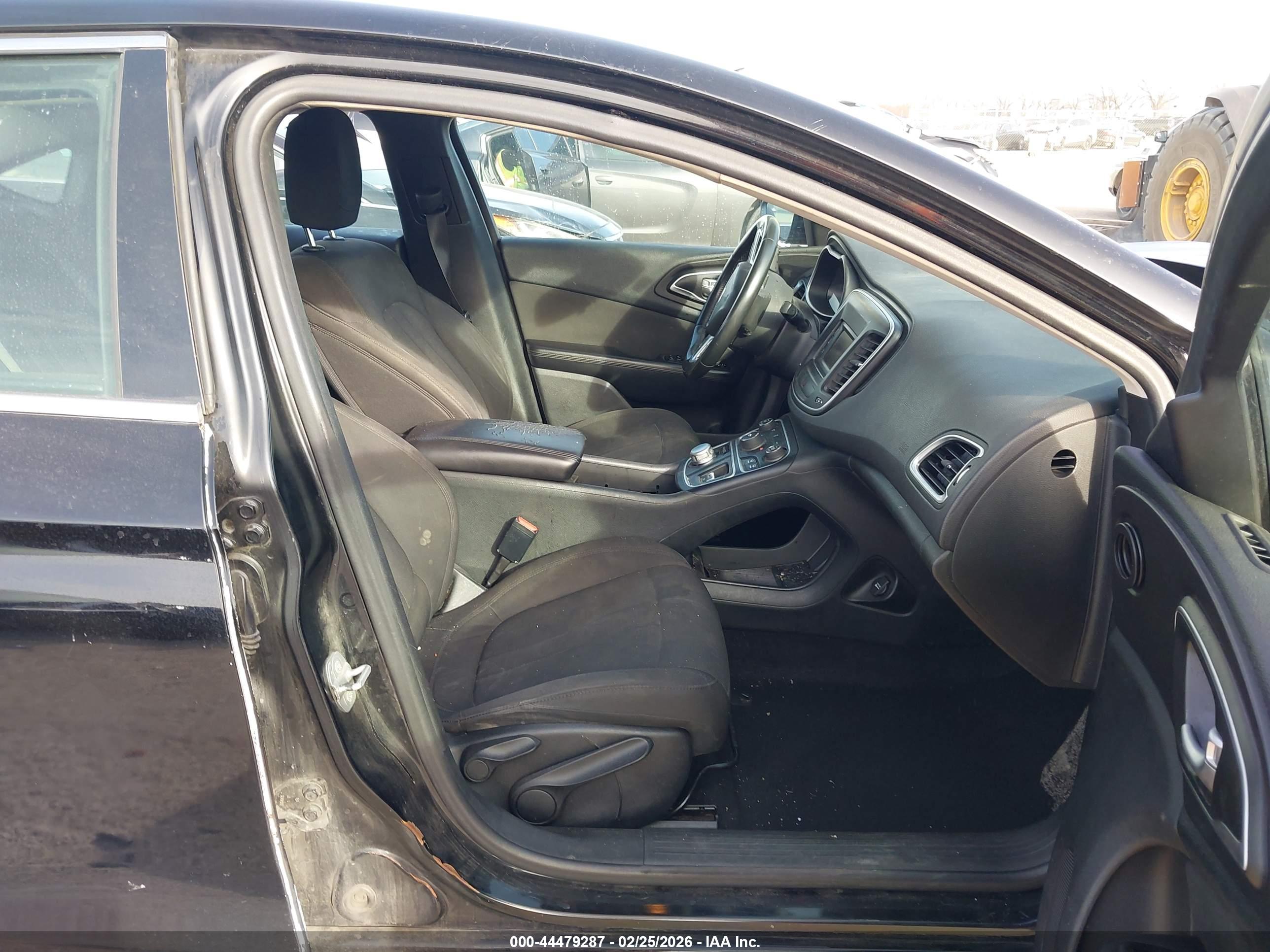 CHRYSLER 200 image 5