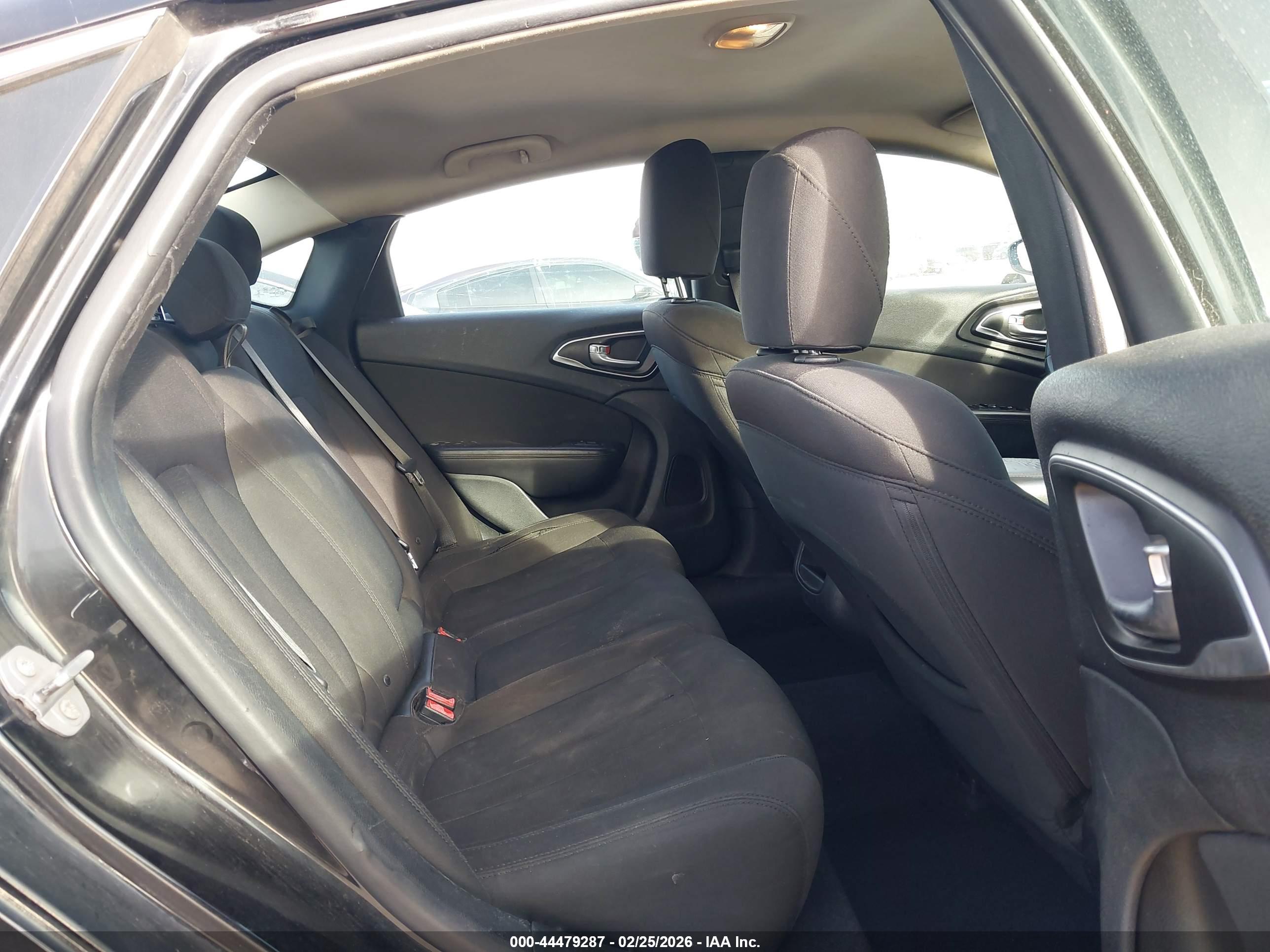 CHRYSLER 200 image 8