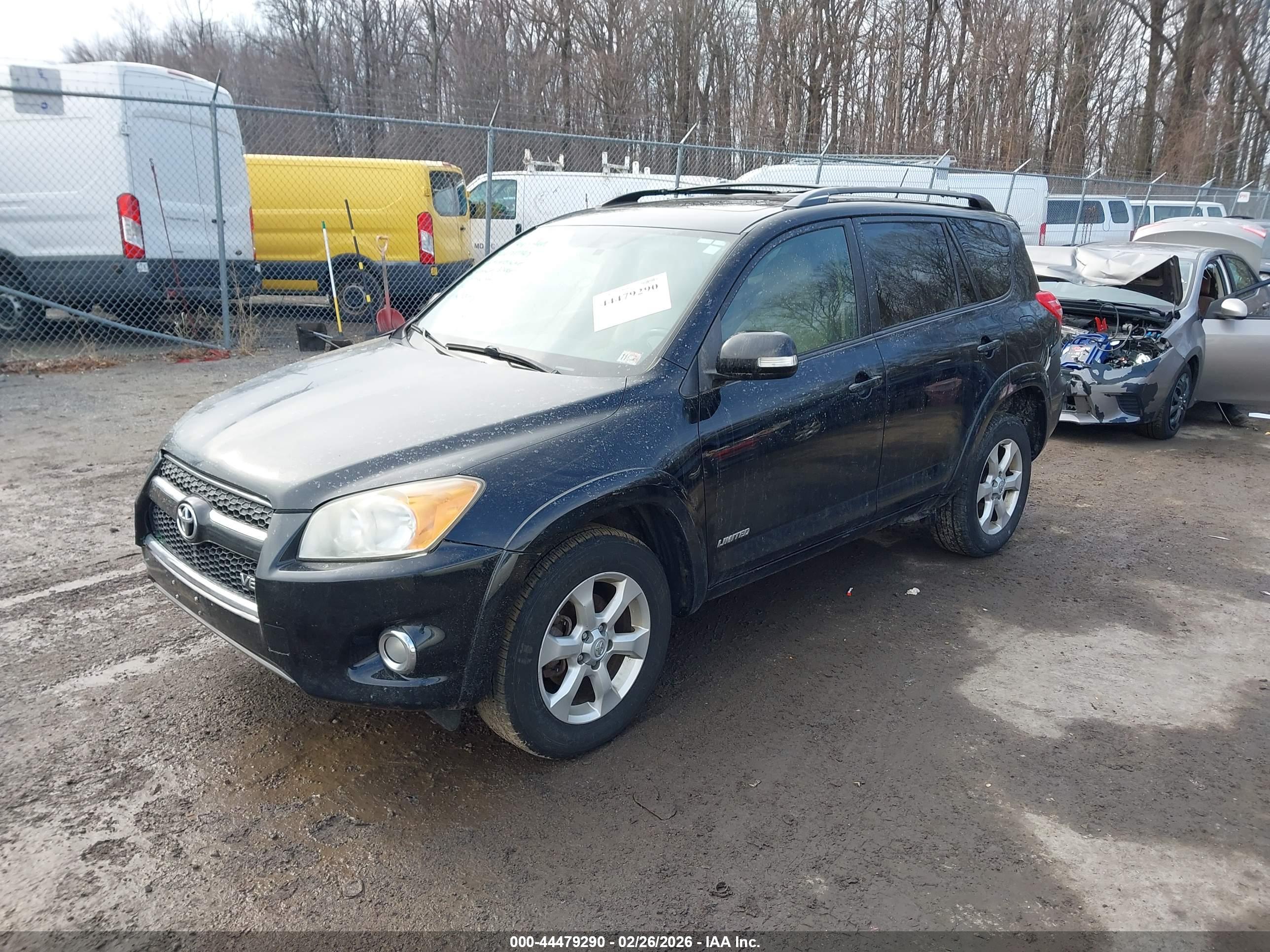 TOYOTA RAV4 image 2
