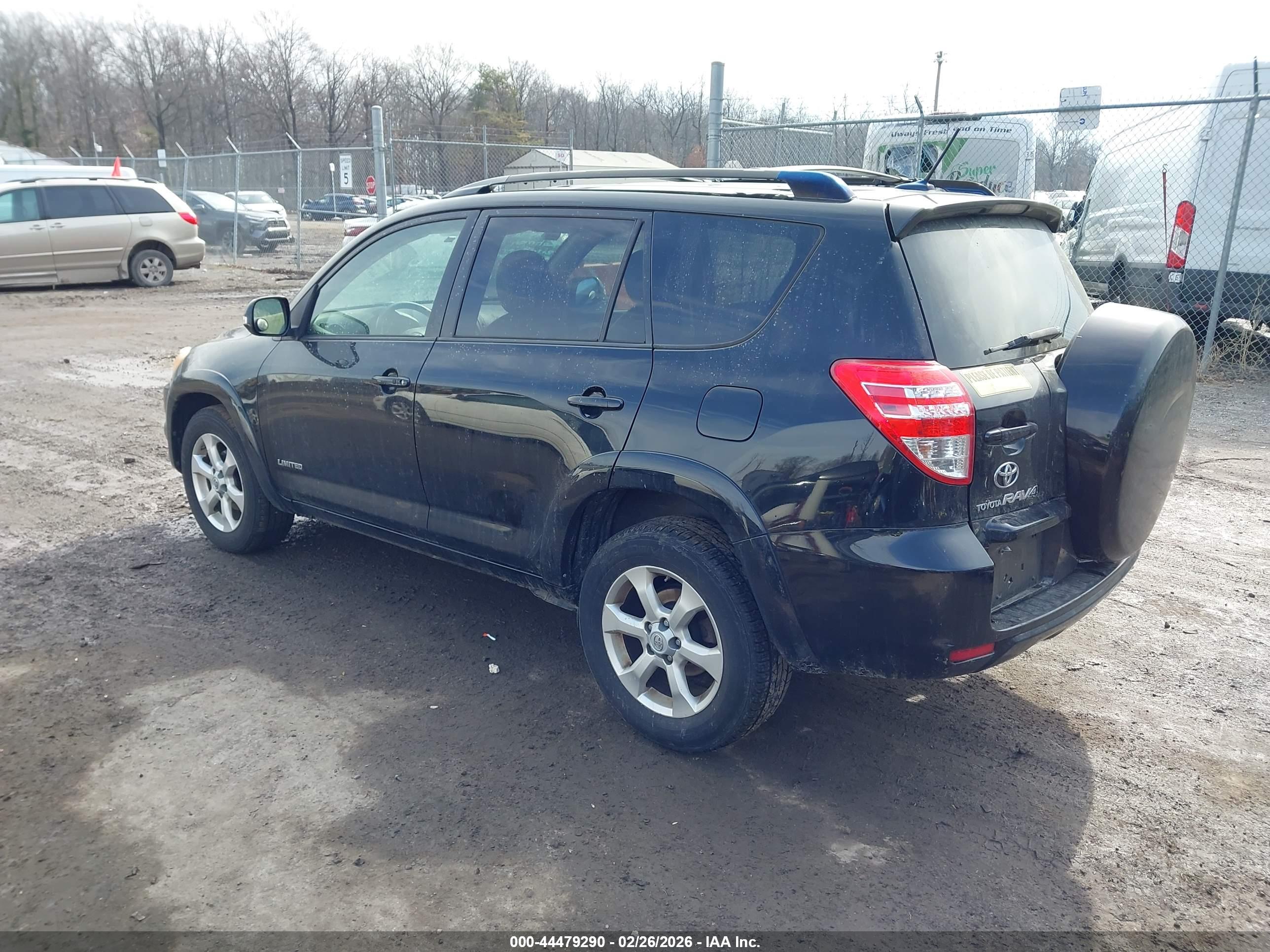 TOYOTA RAV4 image 3