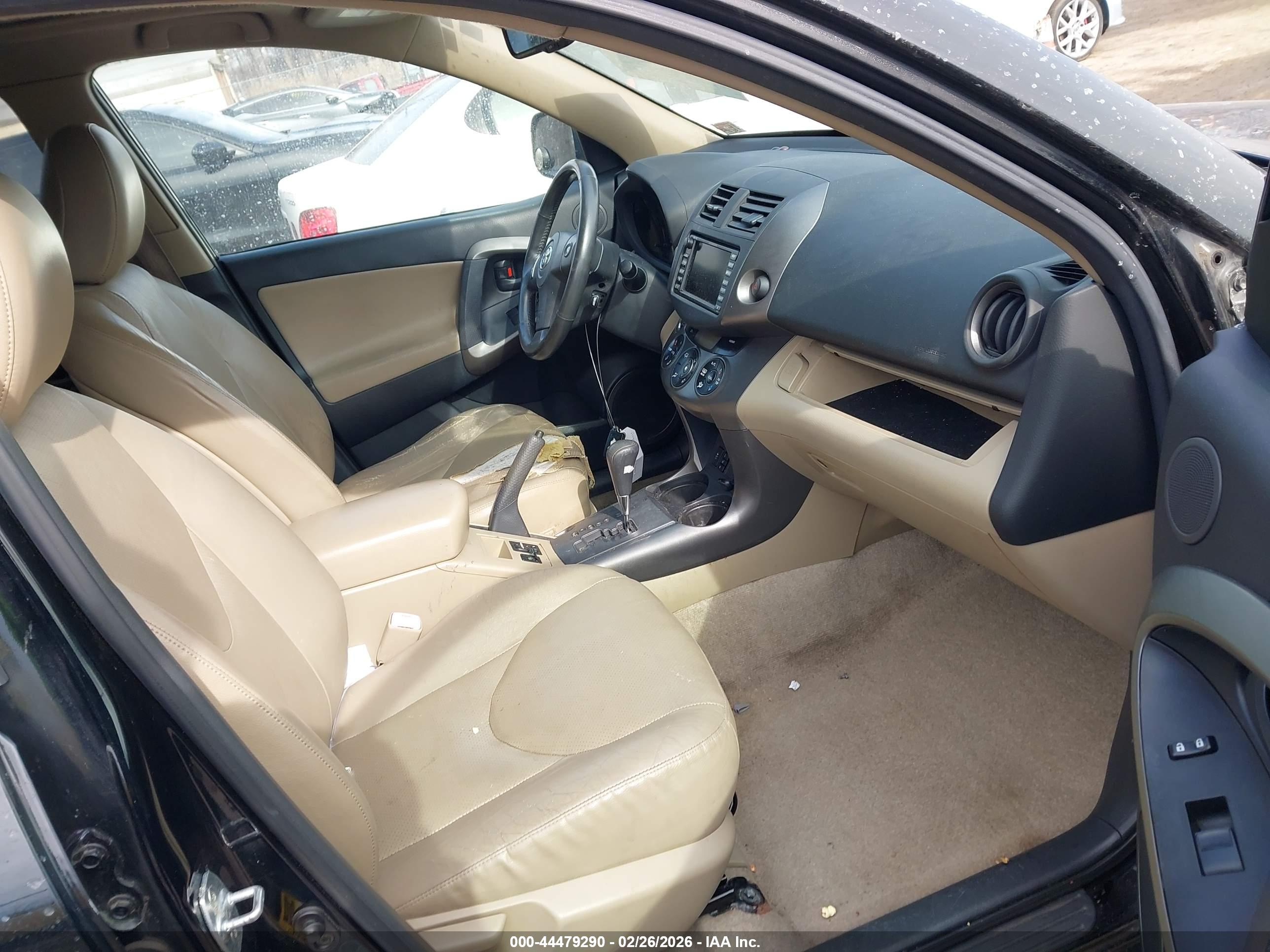 TOYOTA RAV4 image 5