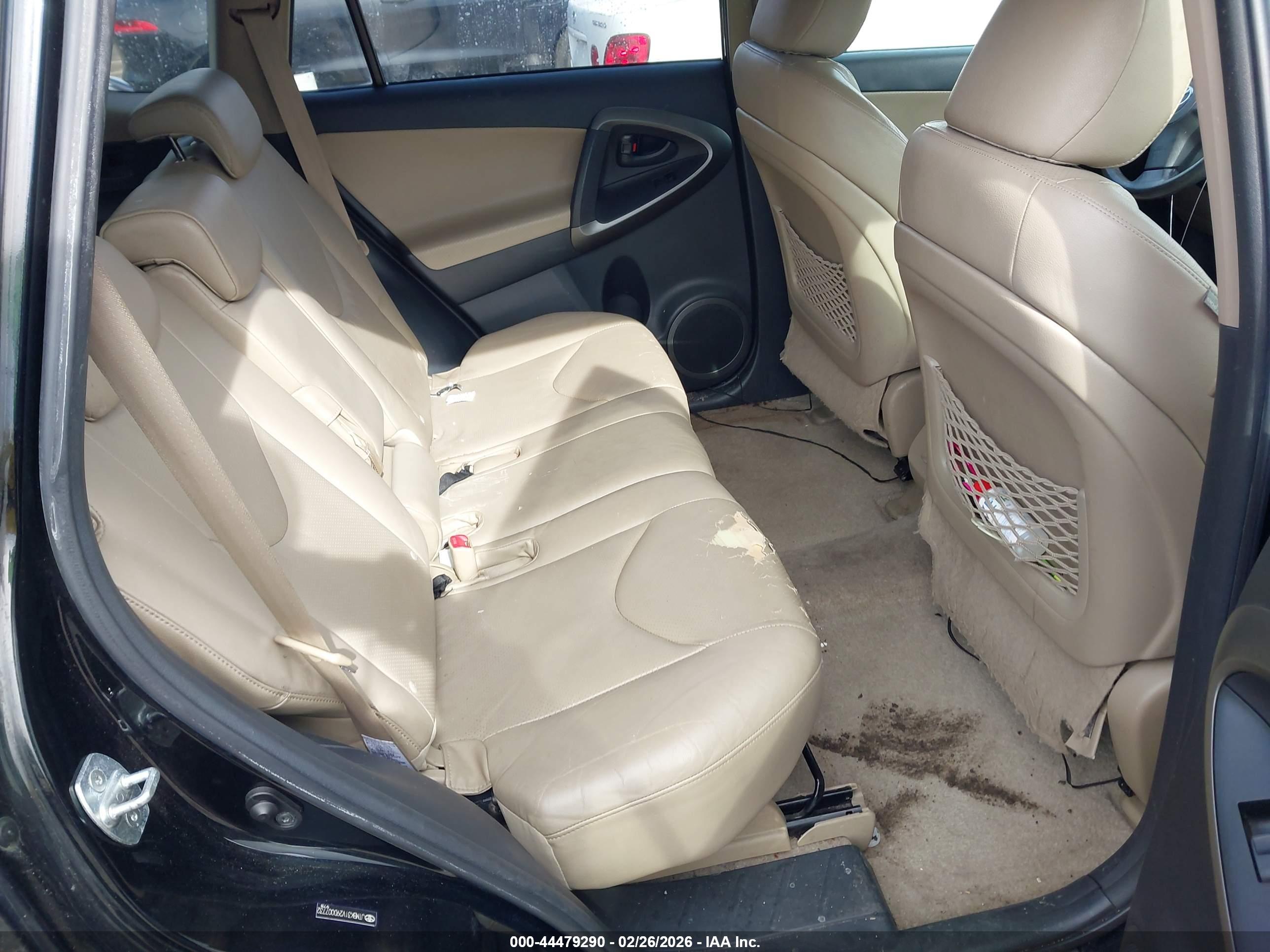 TOYOTA RAV4 image 8