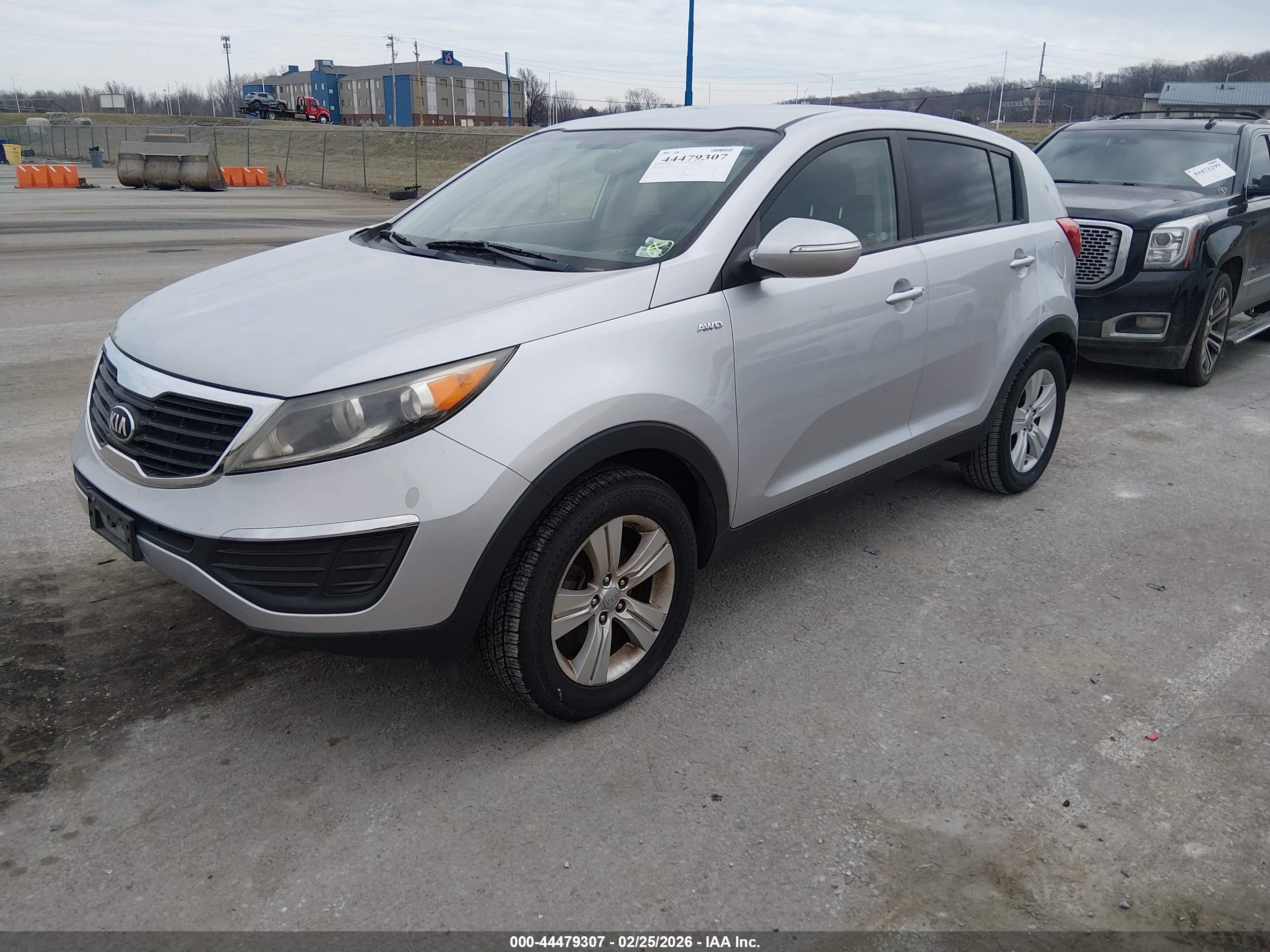 KIA SPORTAGE image 2