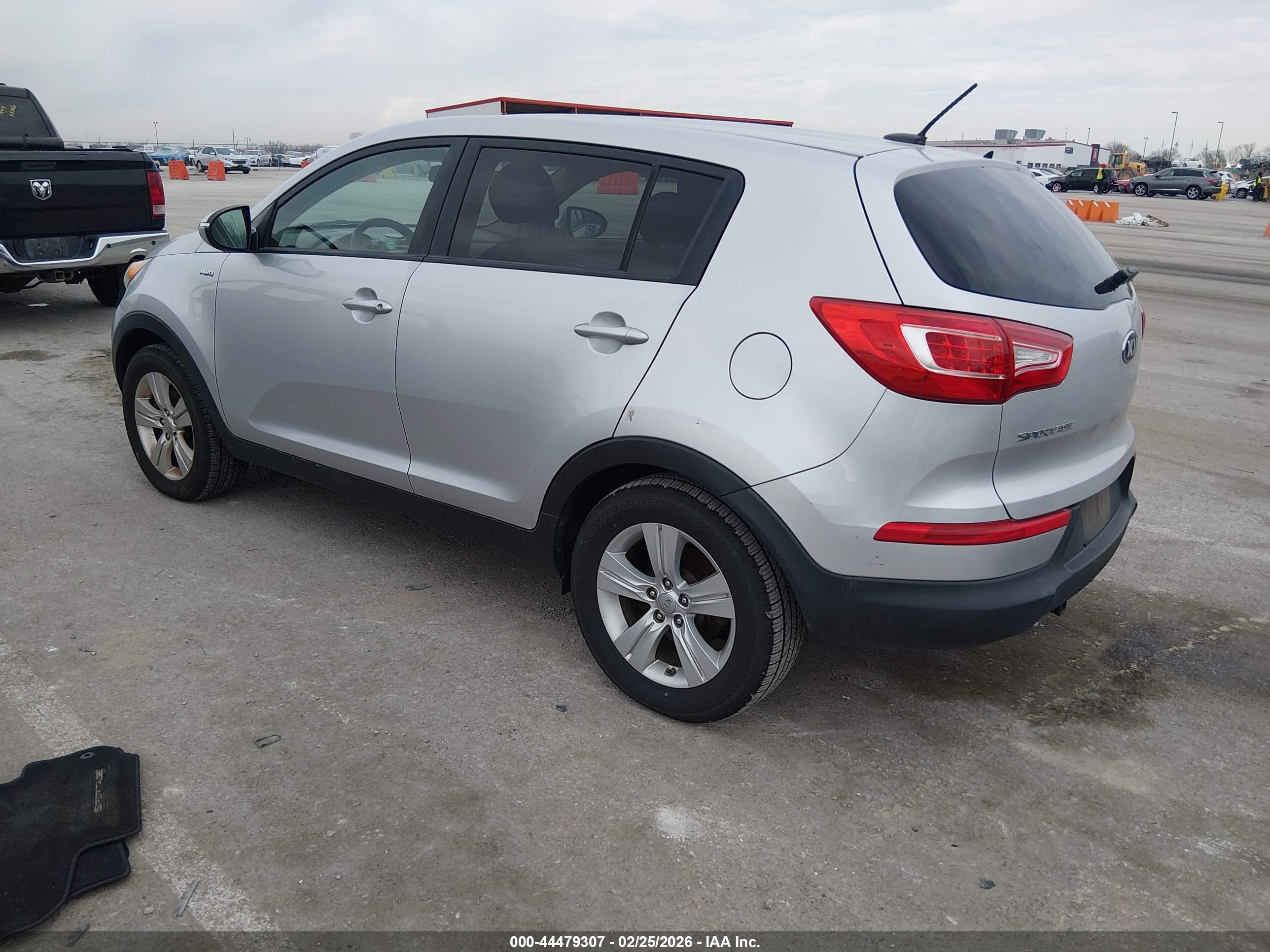 KIA SPORTAGE image 3