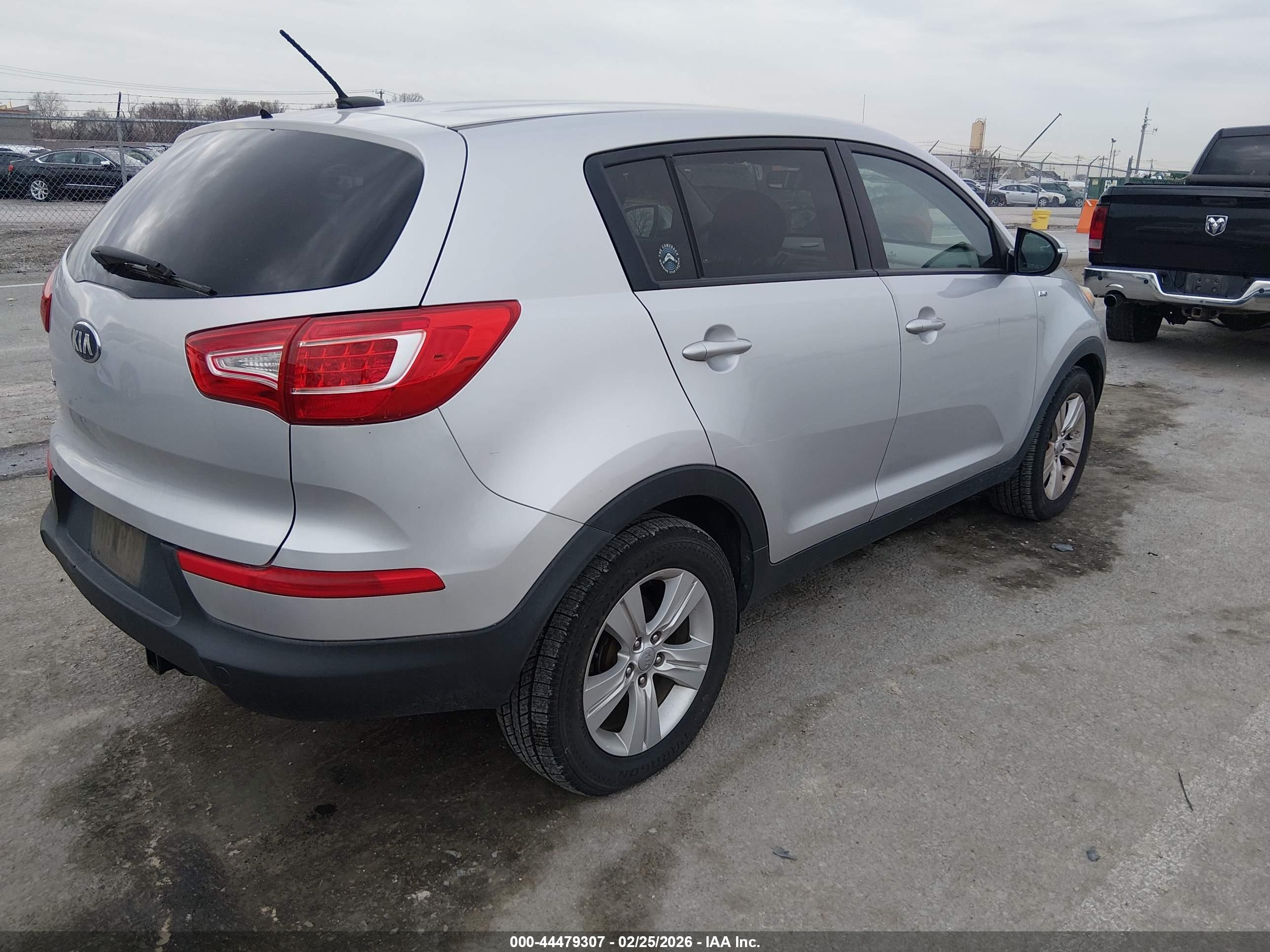 KIA SPORTAGE image 4