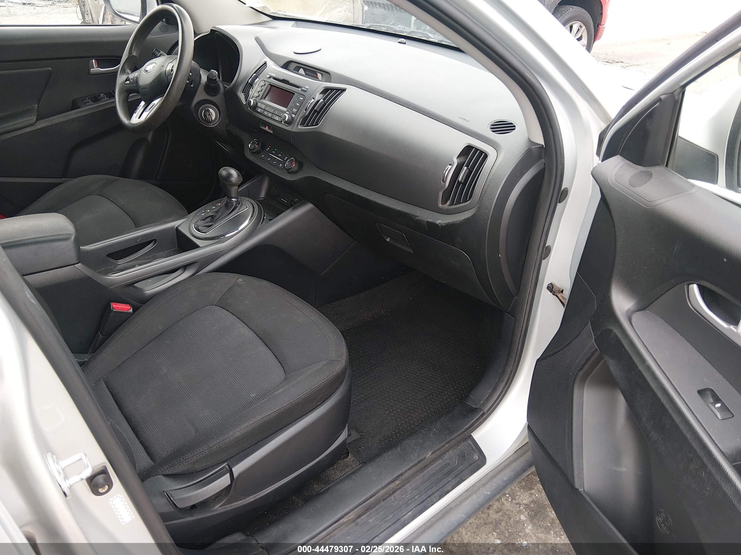 KIA SPORTAGE image 5