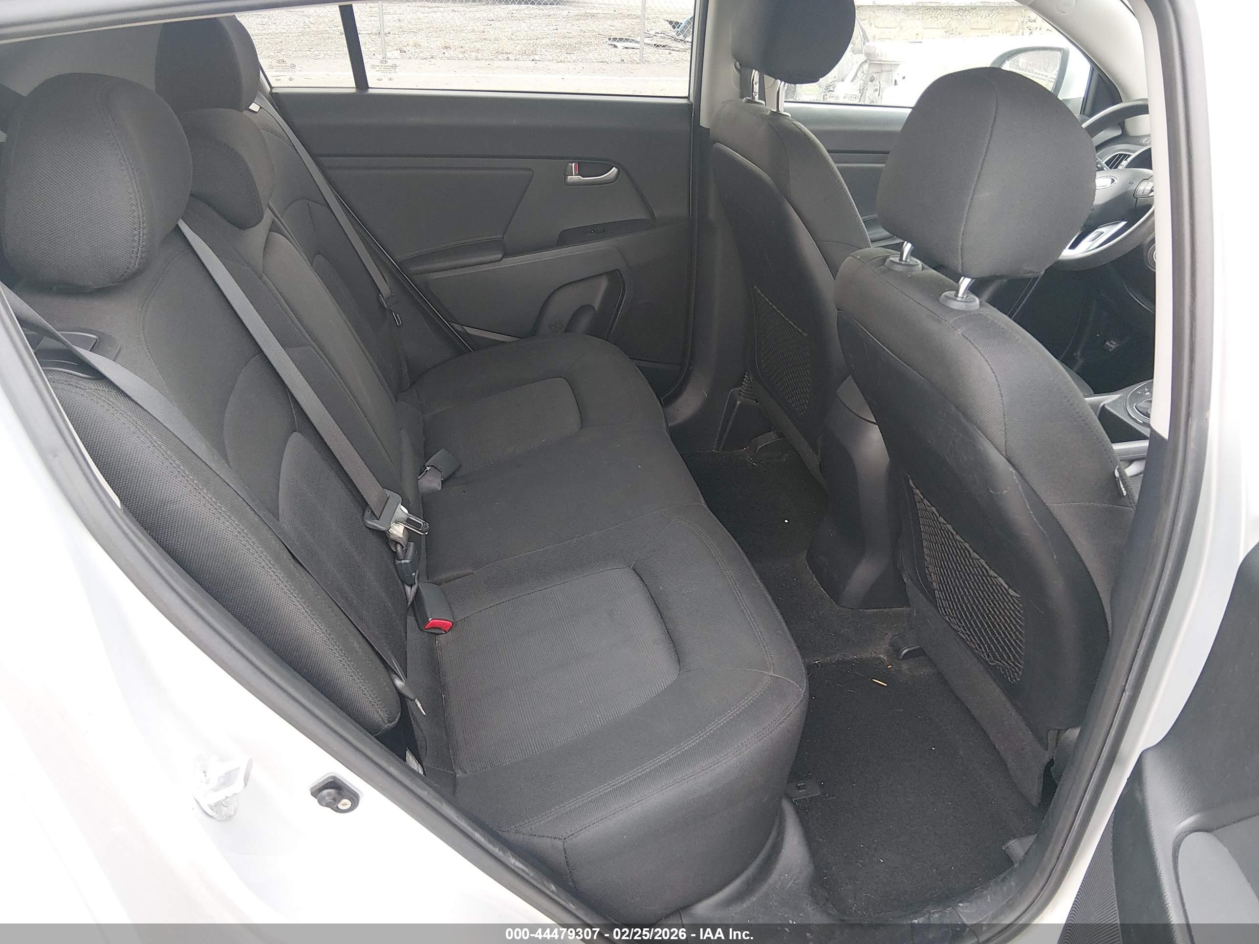 KIA SPORTAGE image 8