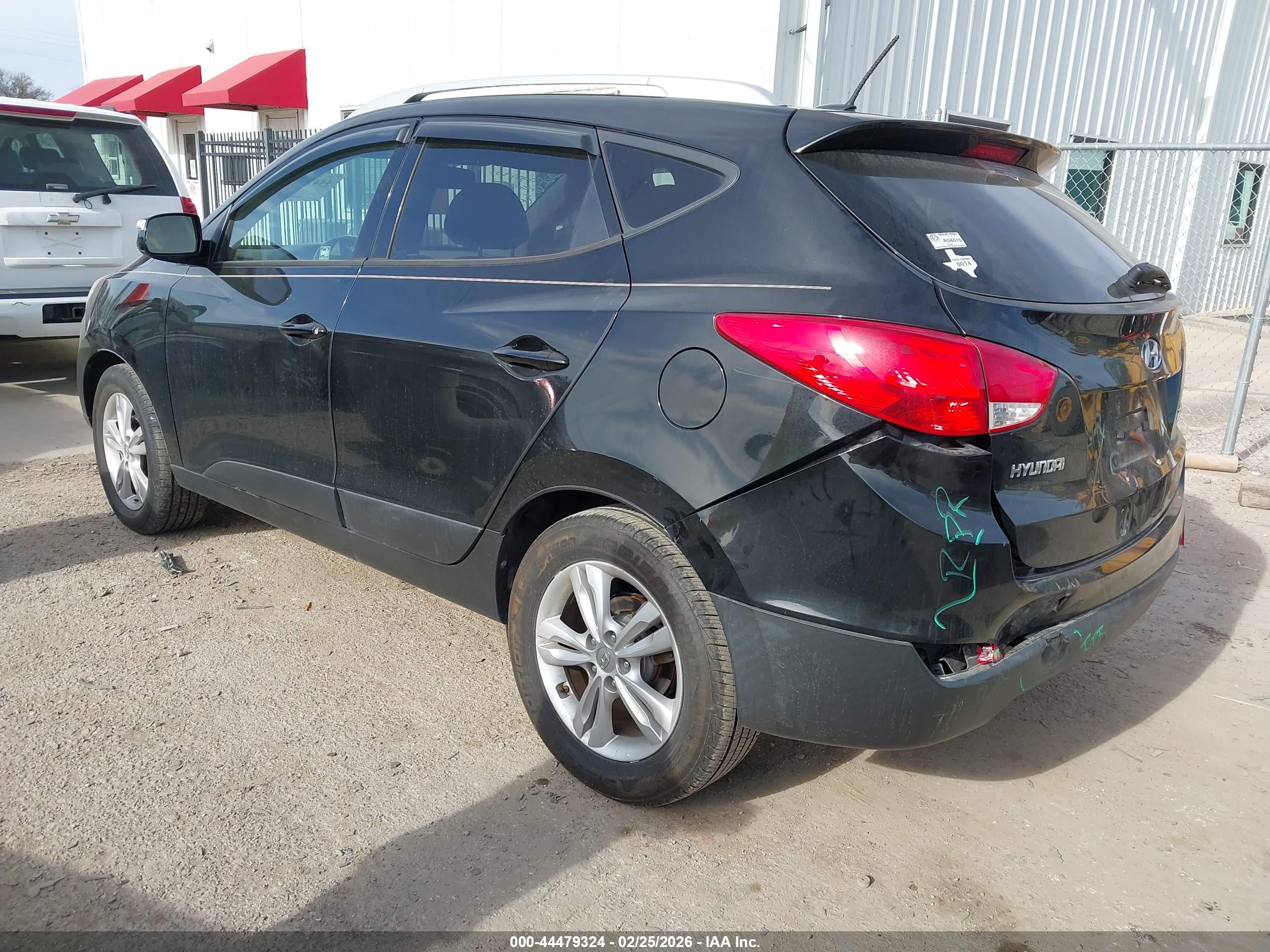 HYUNDAI TUCSON image 3