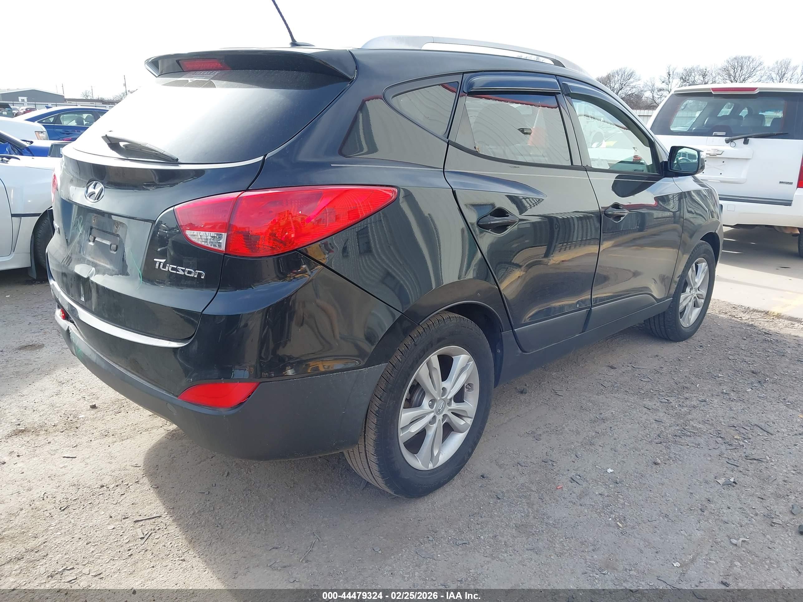 HYUNDAI TUCSON image 4