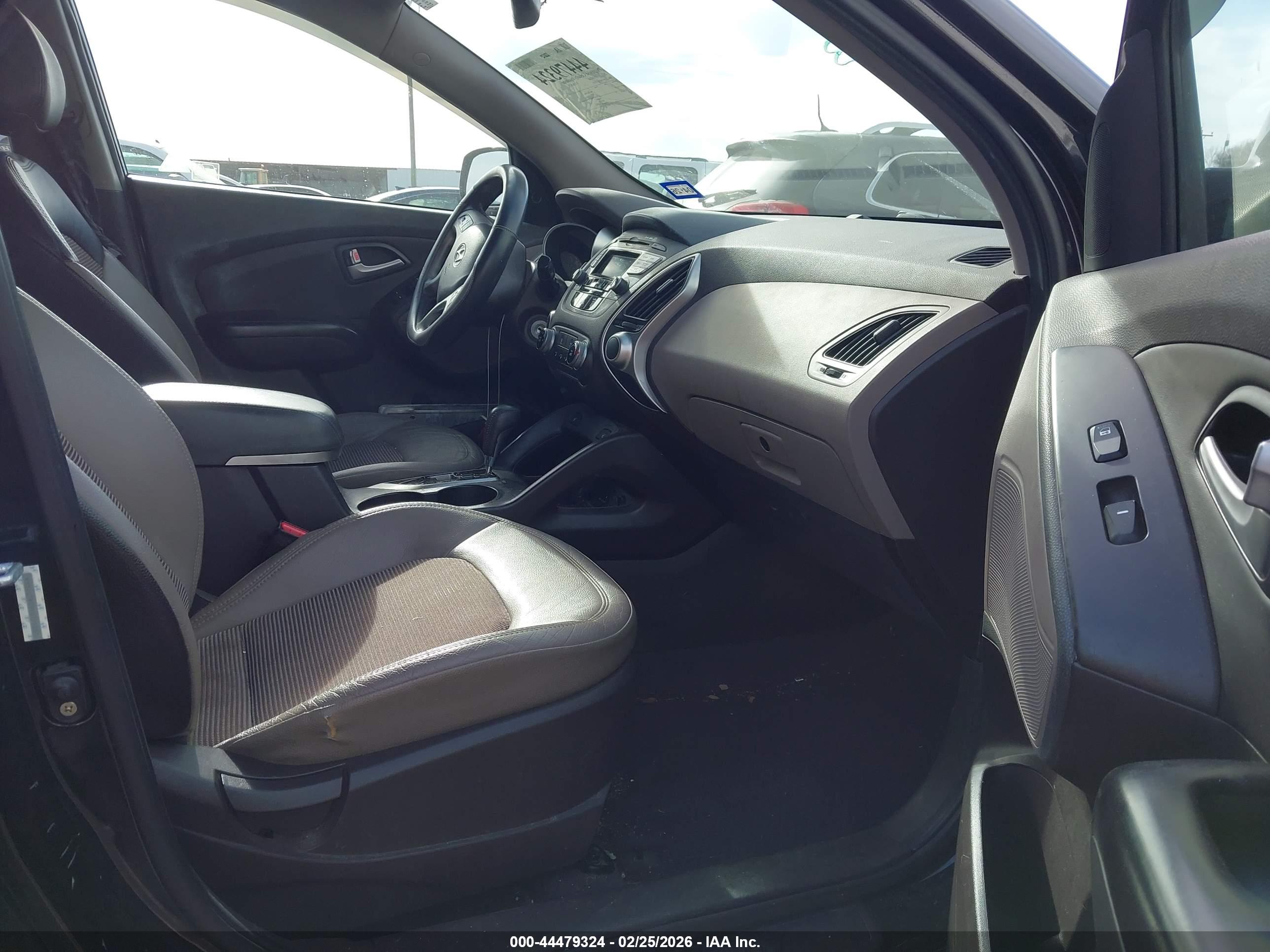 HYUNDAI TUCSON image 5