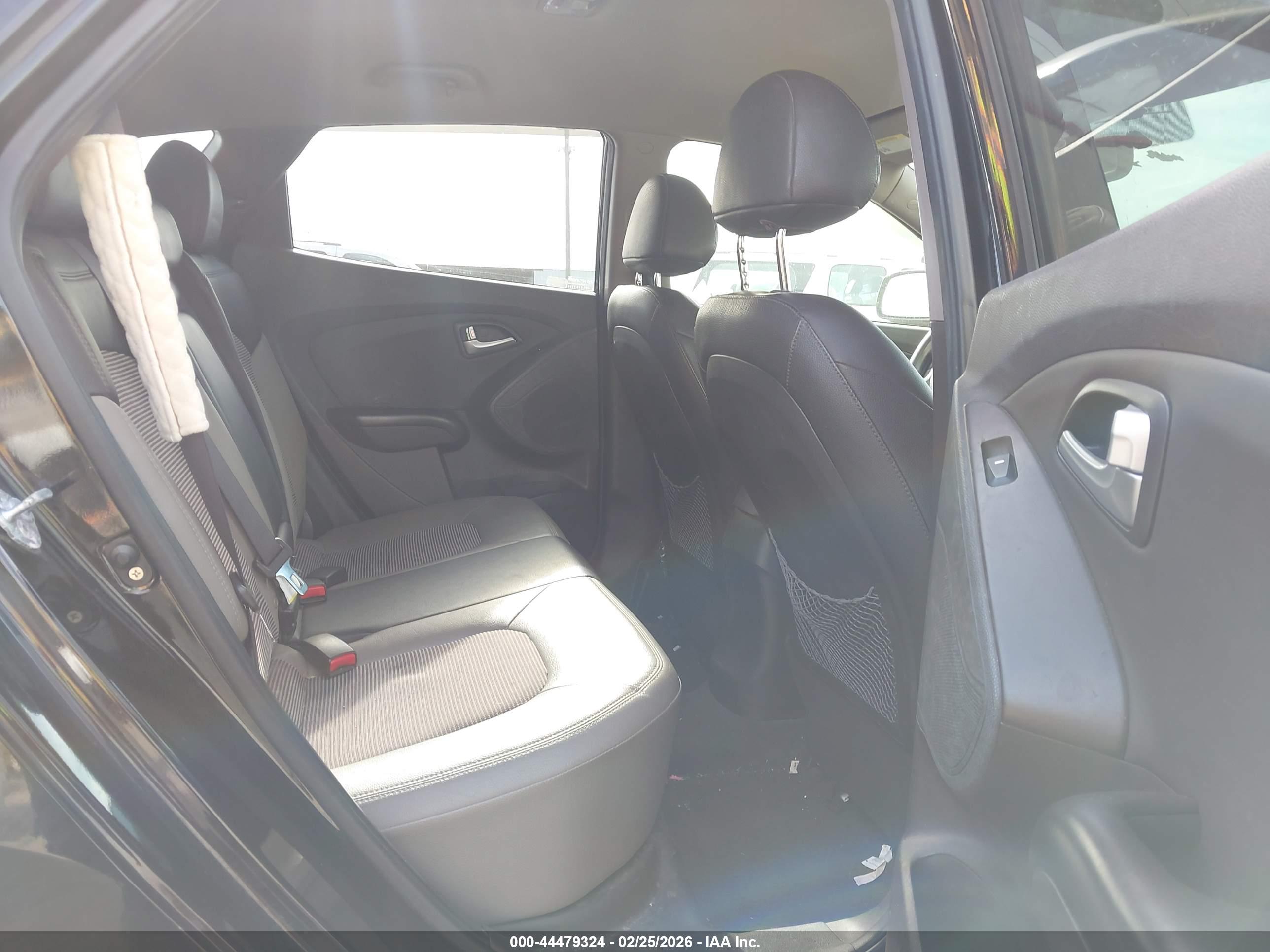 HYUNDAI TUCSON image 8