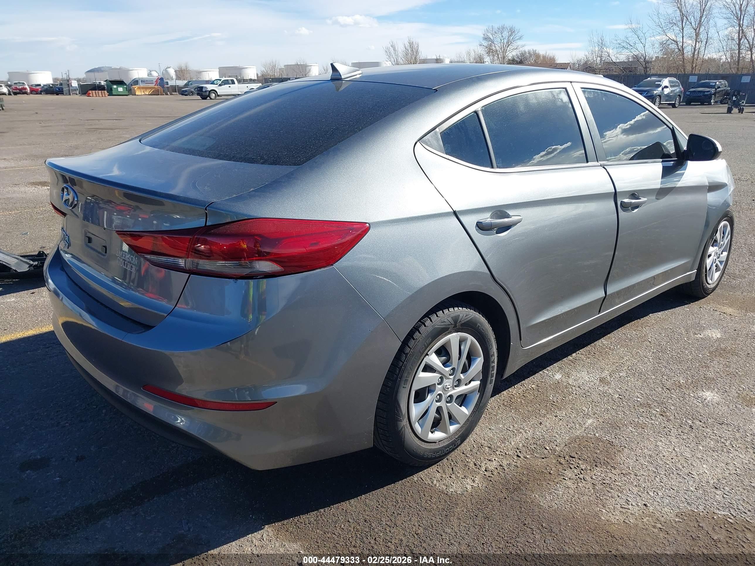 HYUNDAI ELANTRA image 4