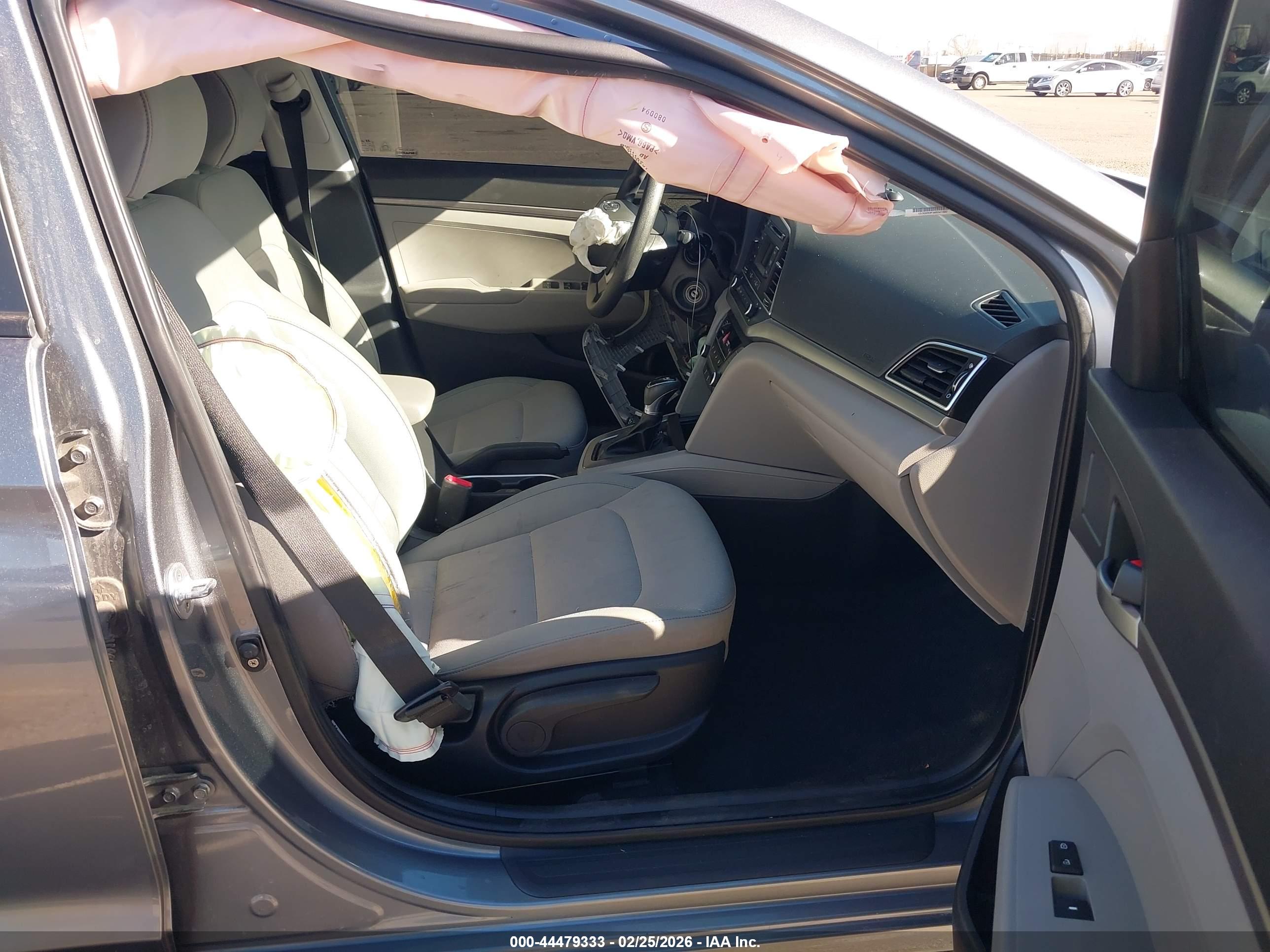 HYUNDAI ELANTRA image 5
