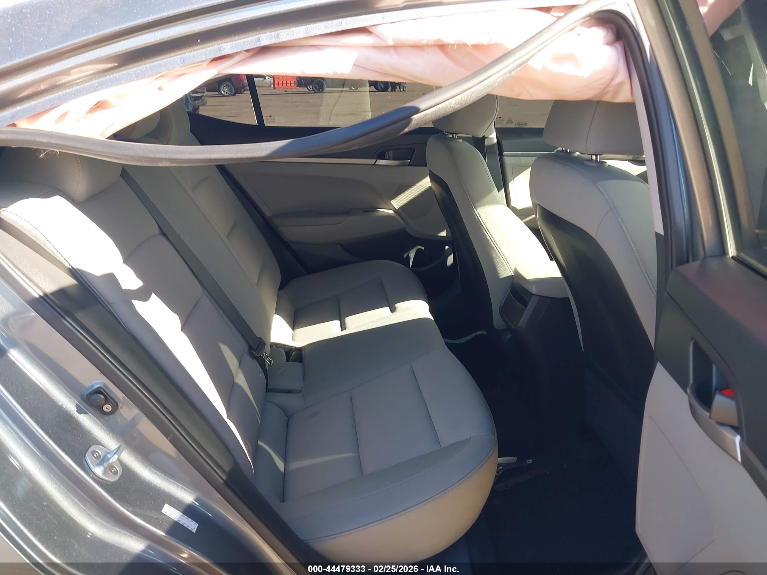 HYUNDAI ELANTRA image 8