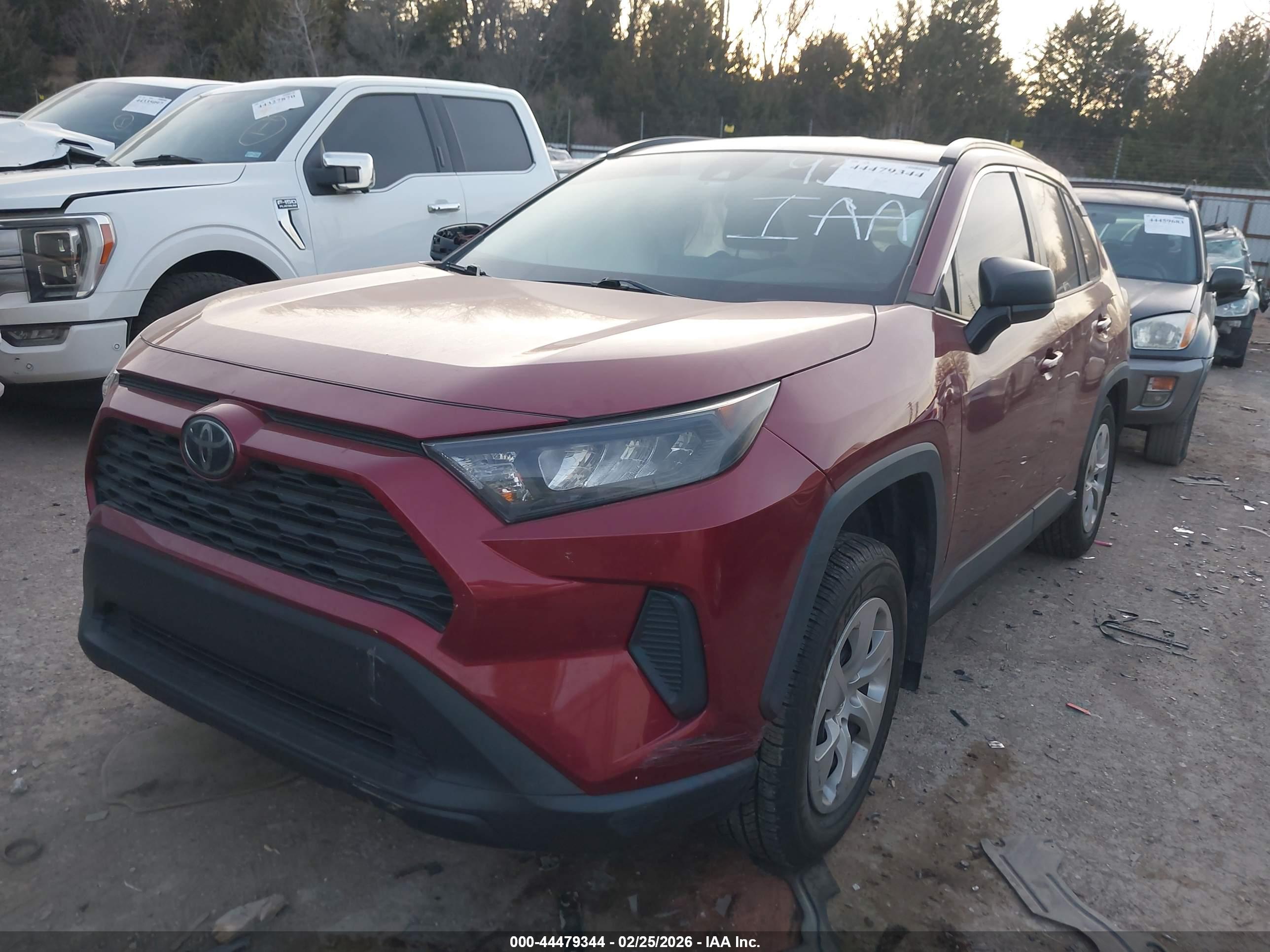 TOYOTA RAV4 image 2