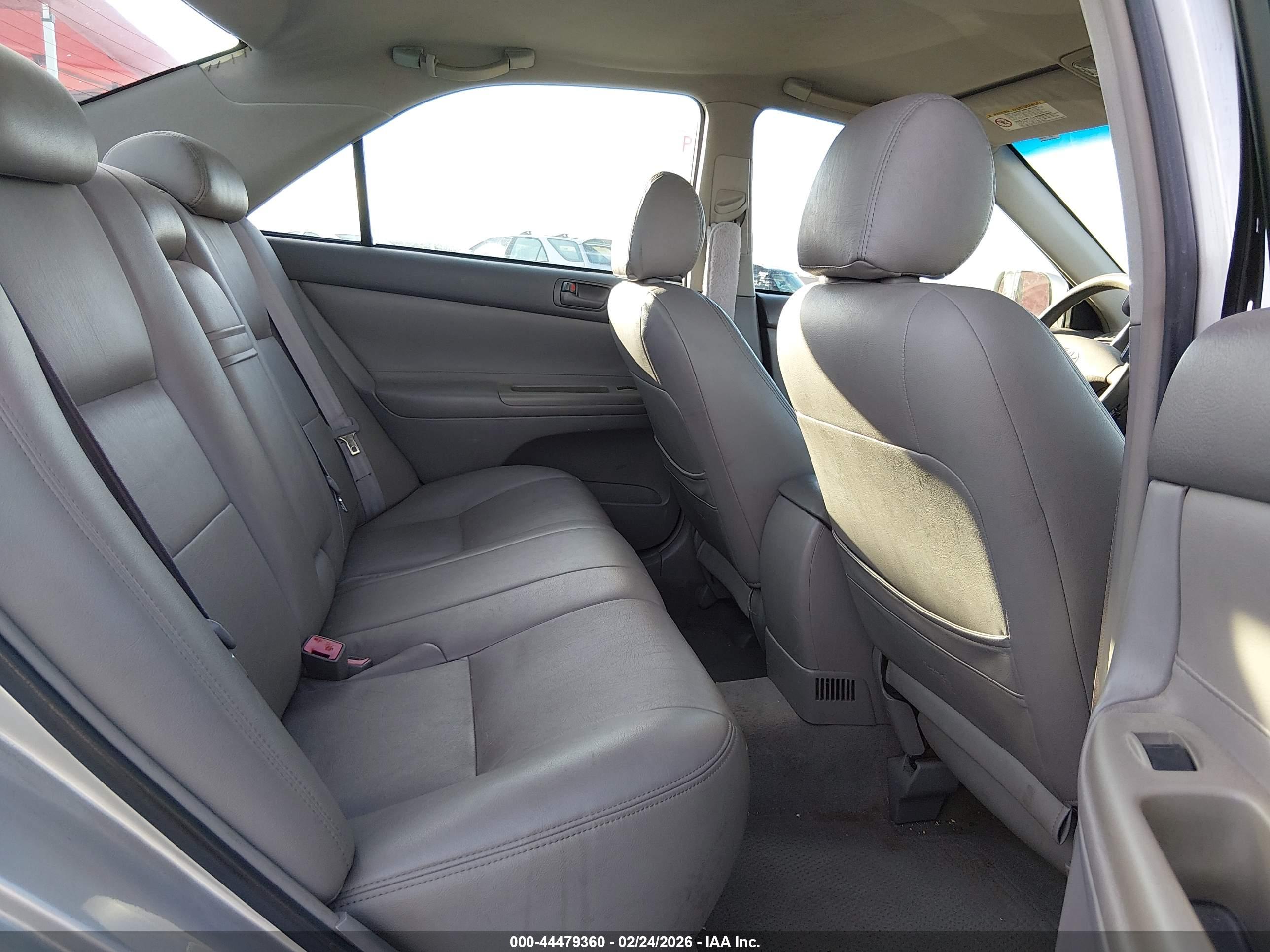 TOYOTA CAMRY image 8