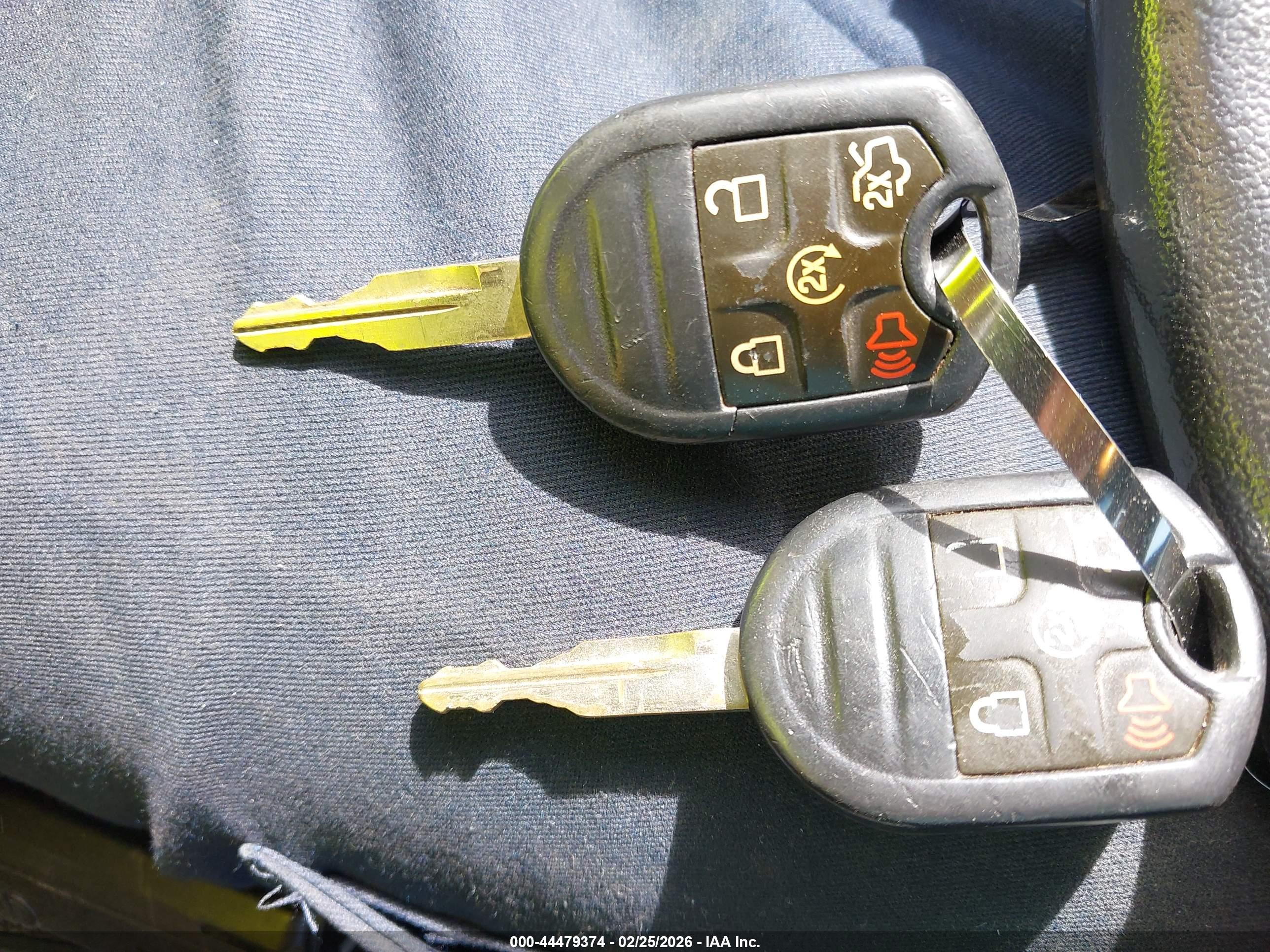 FORD TAURUS image 11