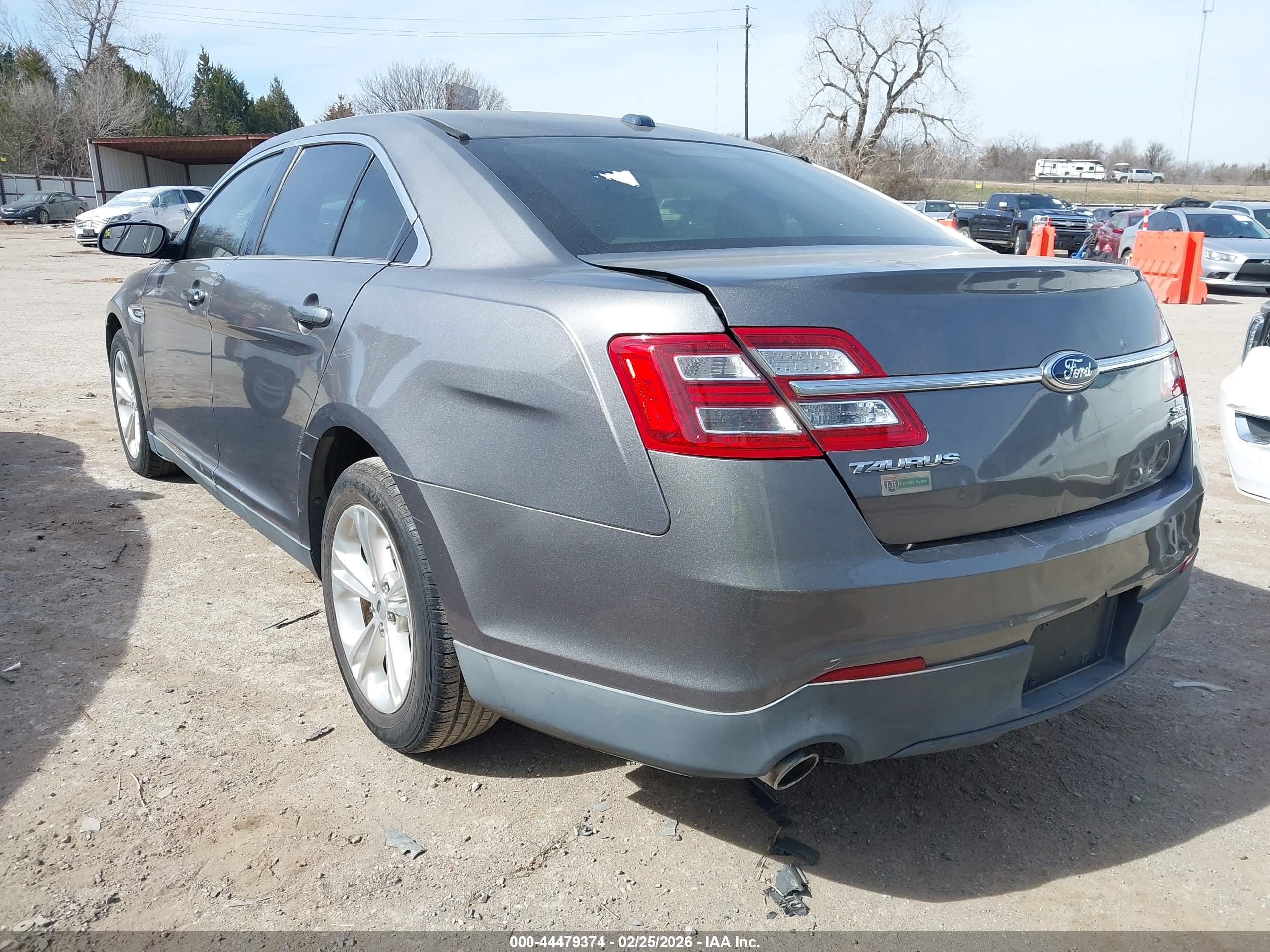FORD TAURUS image 3
