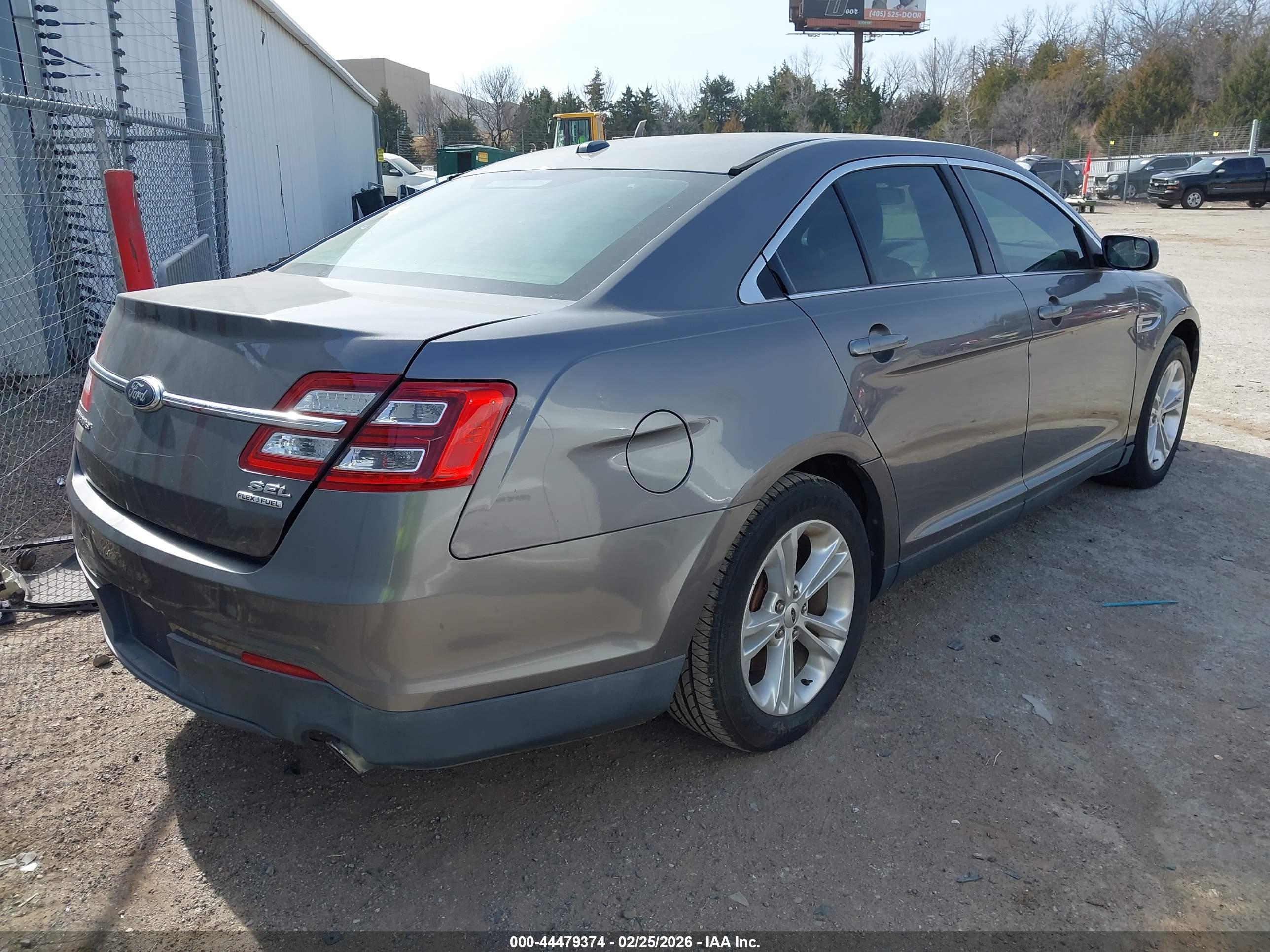FORD TAURUS image 4