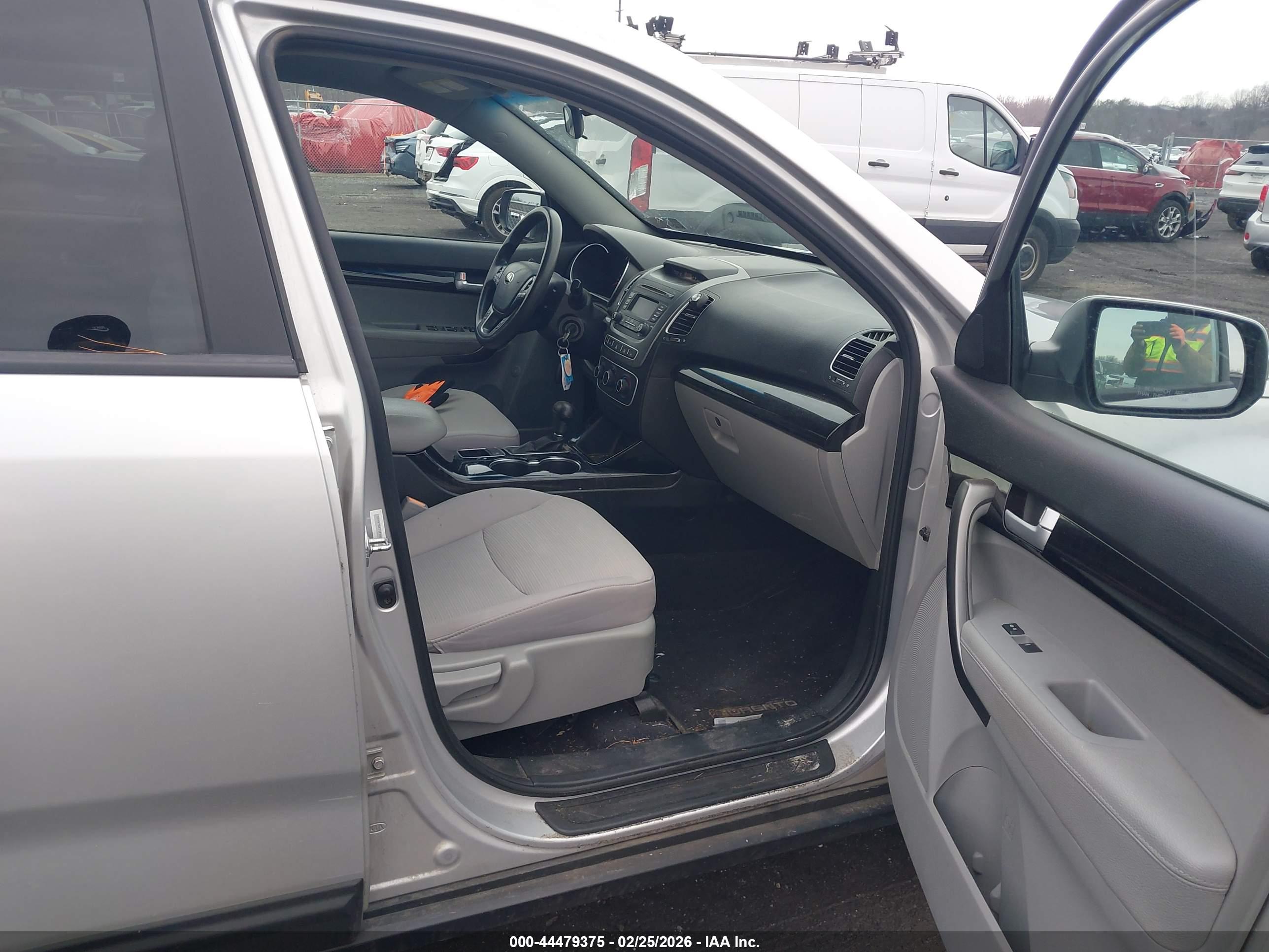 KIA SORENTO image 5