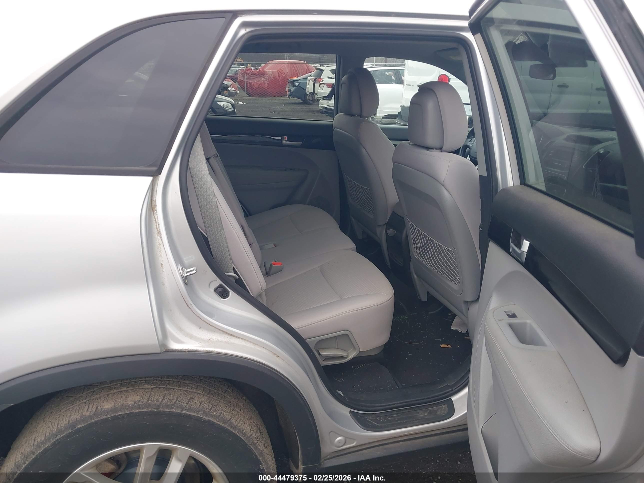 KIA SORENTO image 8
