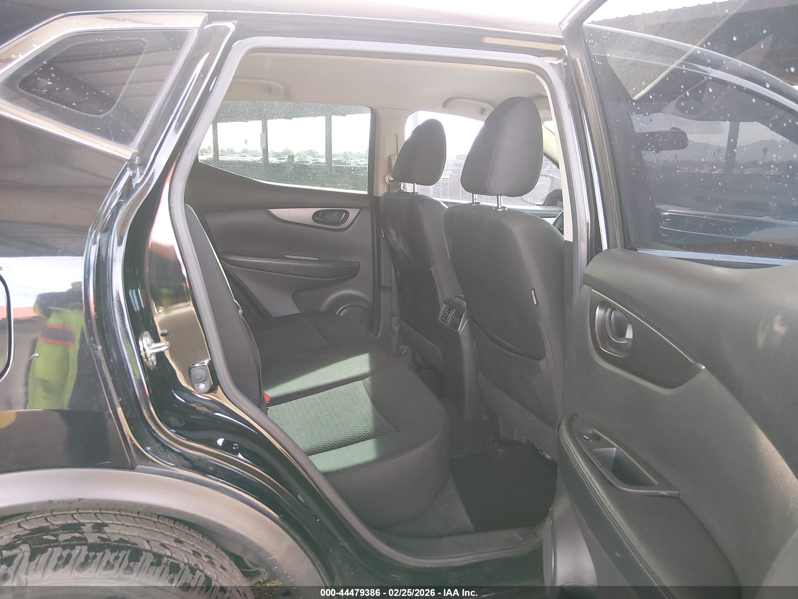 NISSAN ROGUE image 8