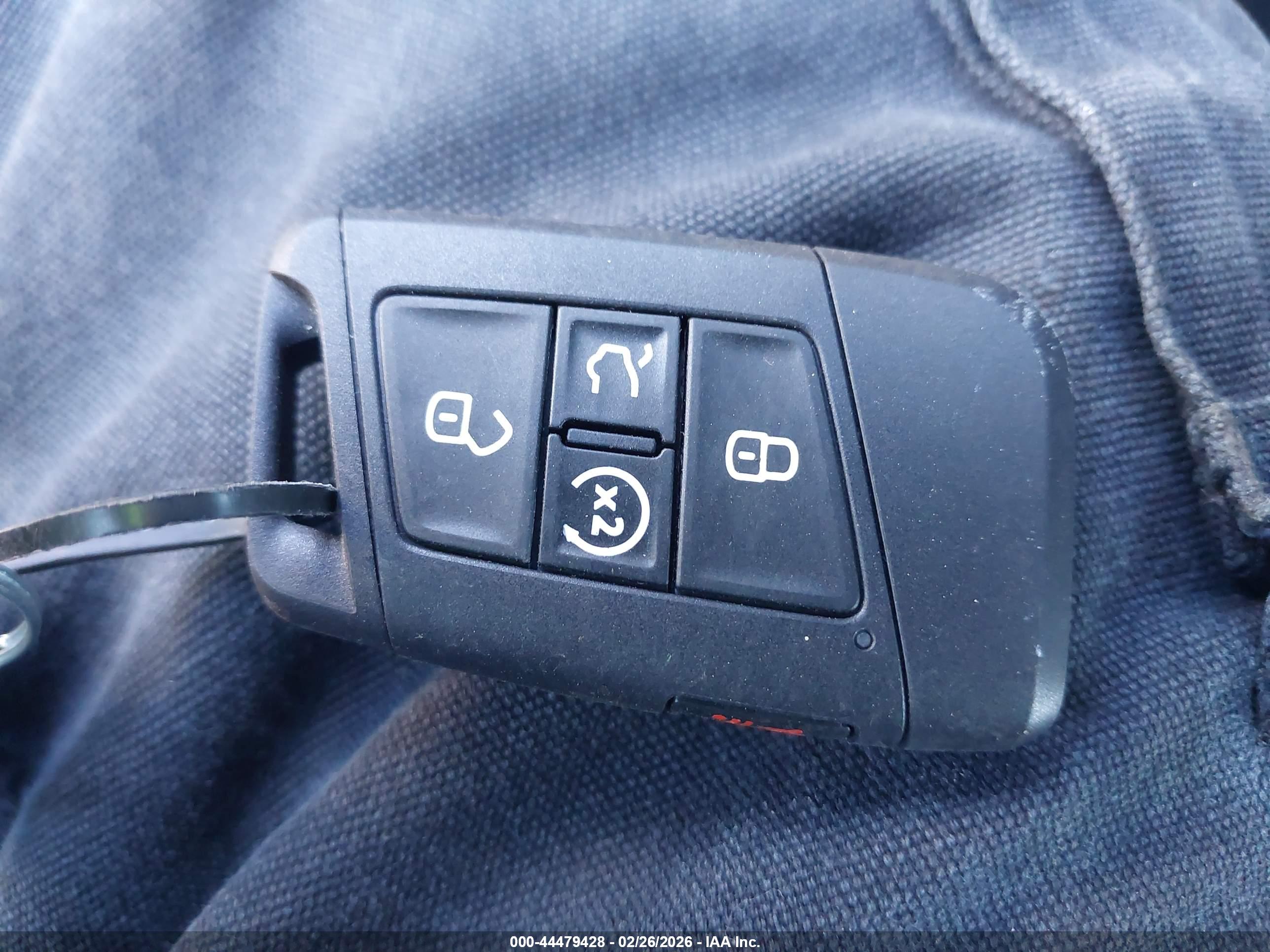 VOLKSWAGEN TAOS image 11