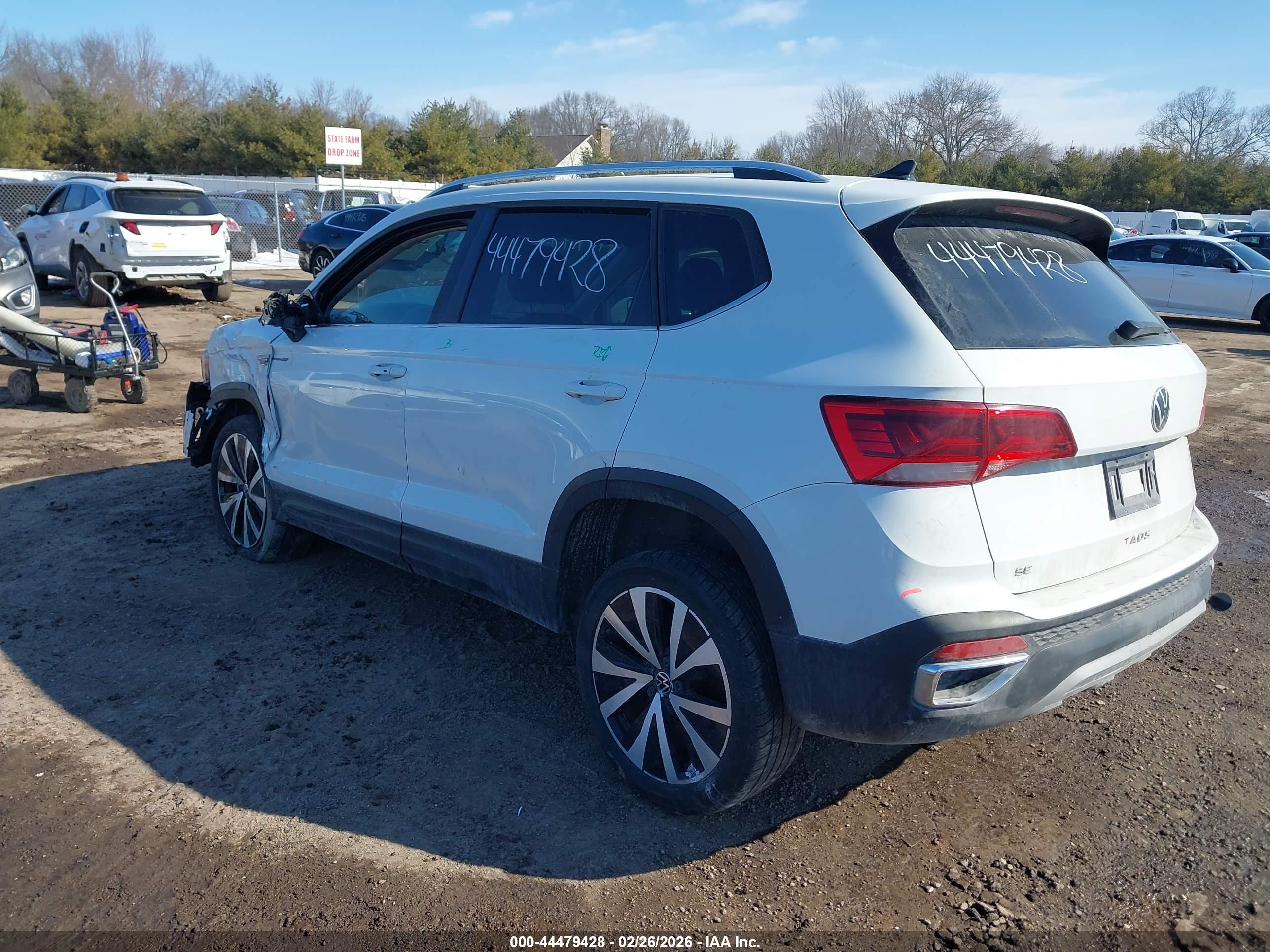 VOLKSWAGEN TAOS image 3