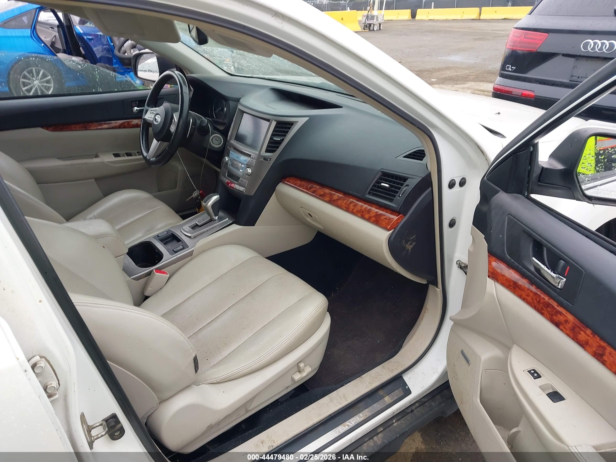 SUBARU OUTBACK image 5