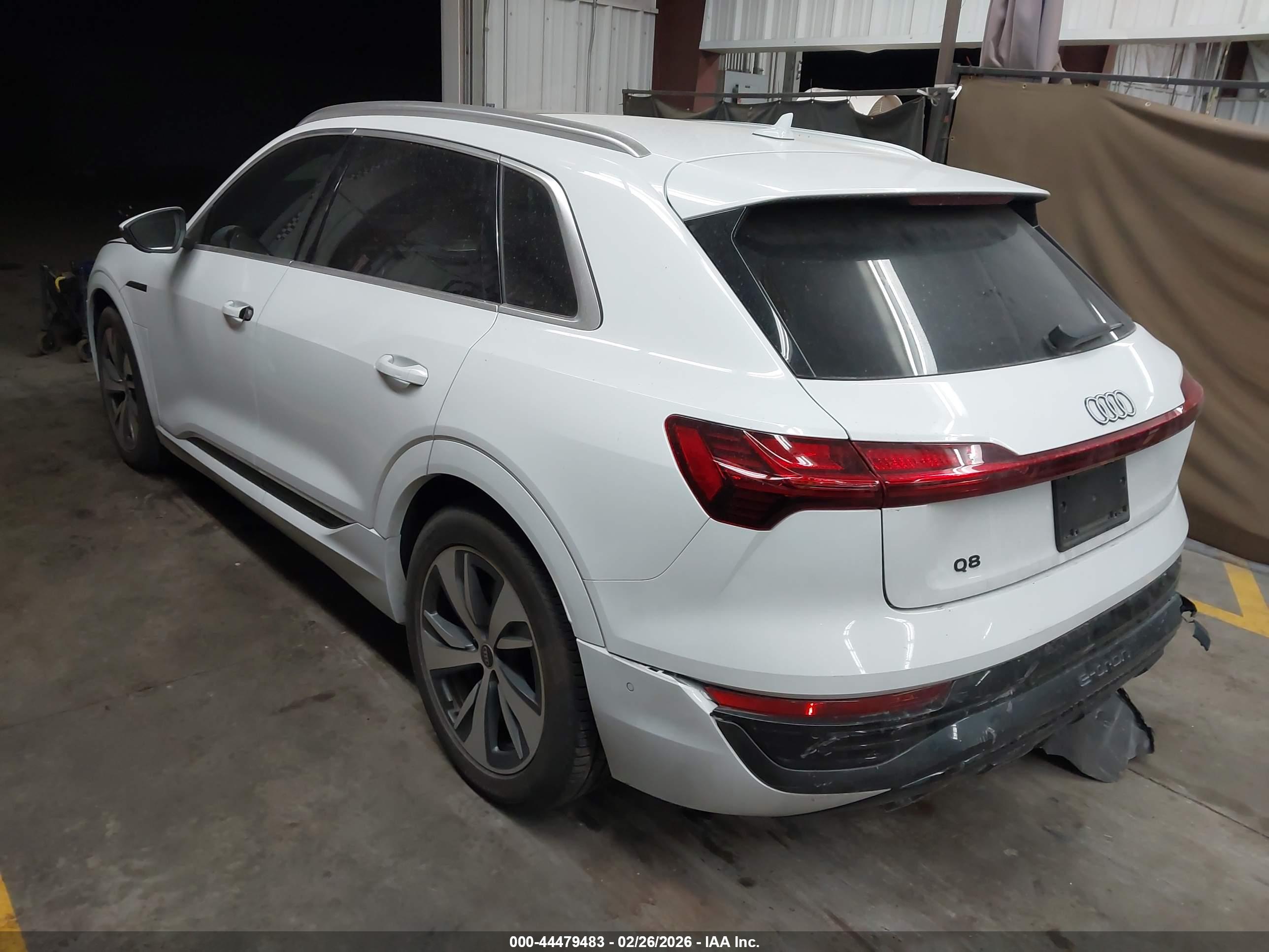 AUDI Q8 image 3