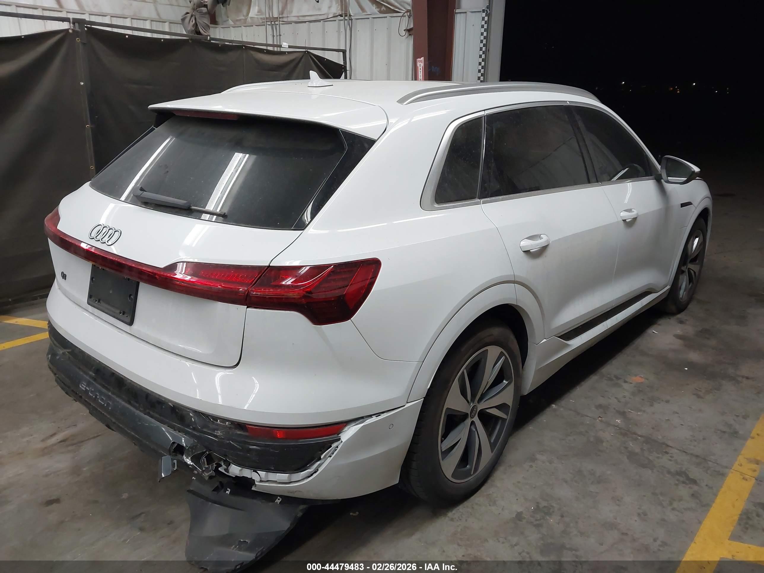 AUDI Q8 image 4