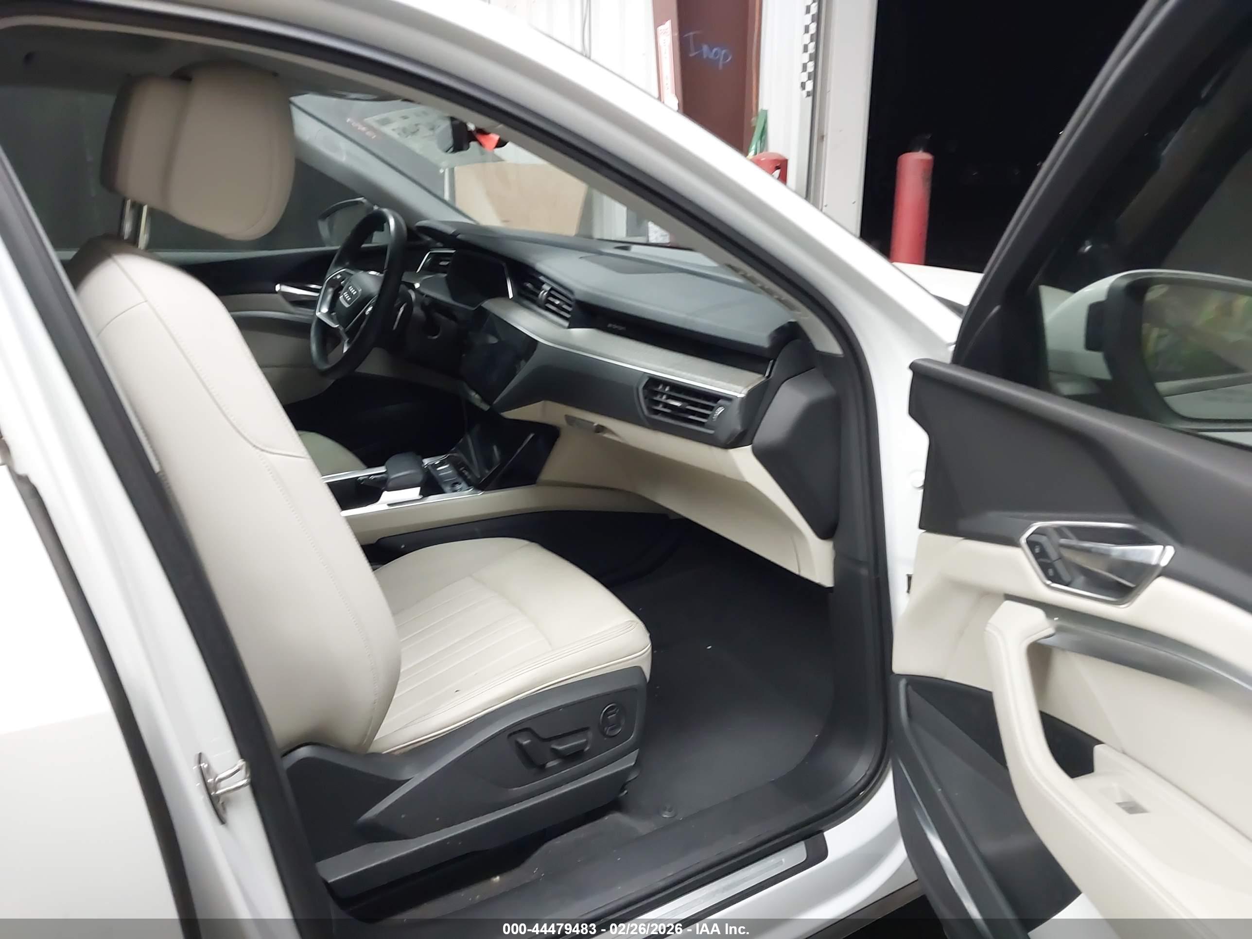 AUDI Q8 image 5