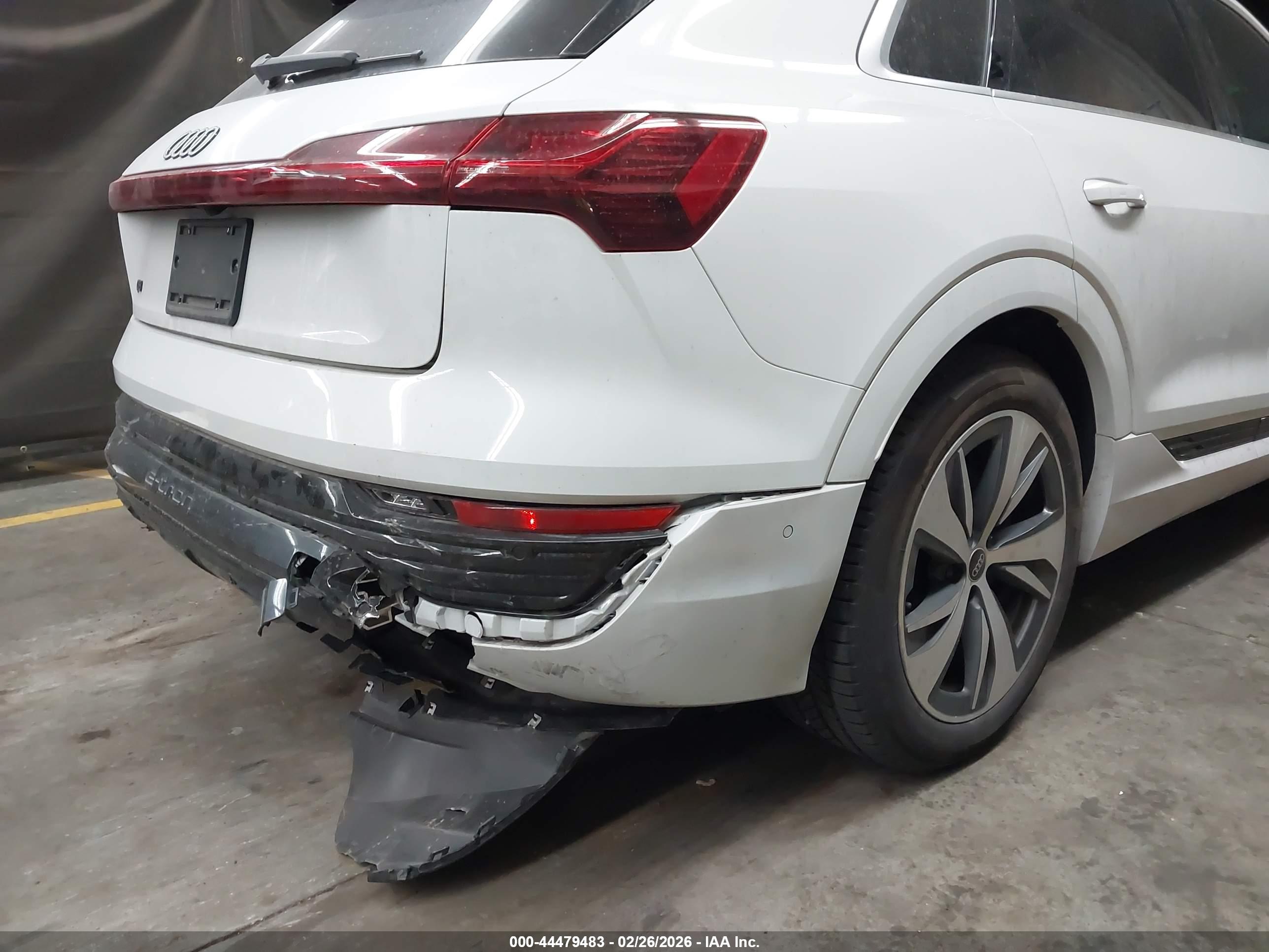 AUDI Q8 image 6