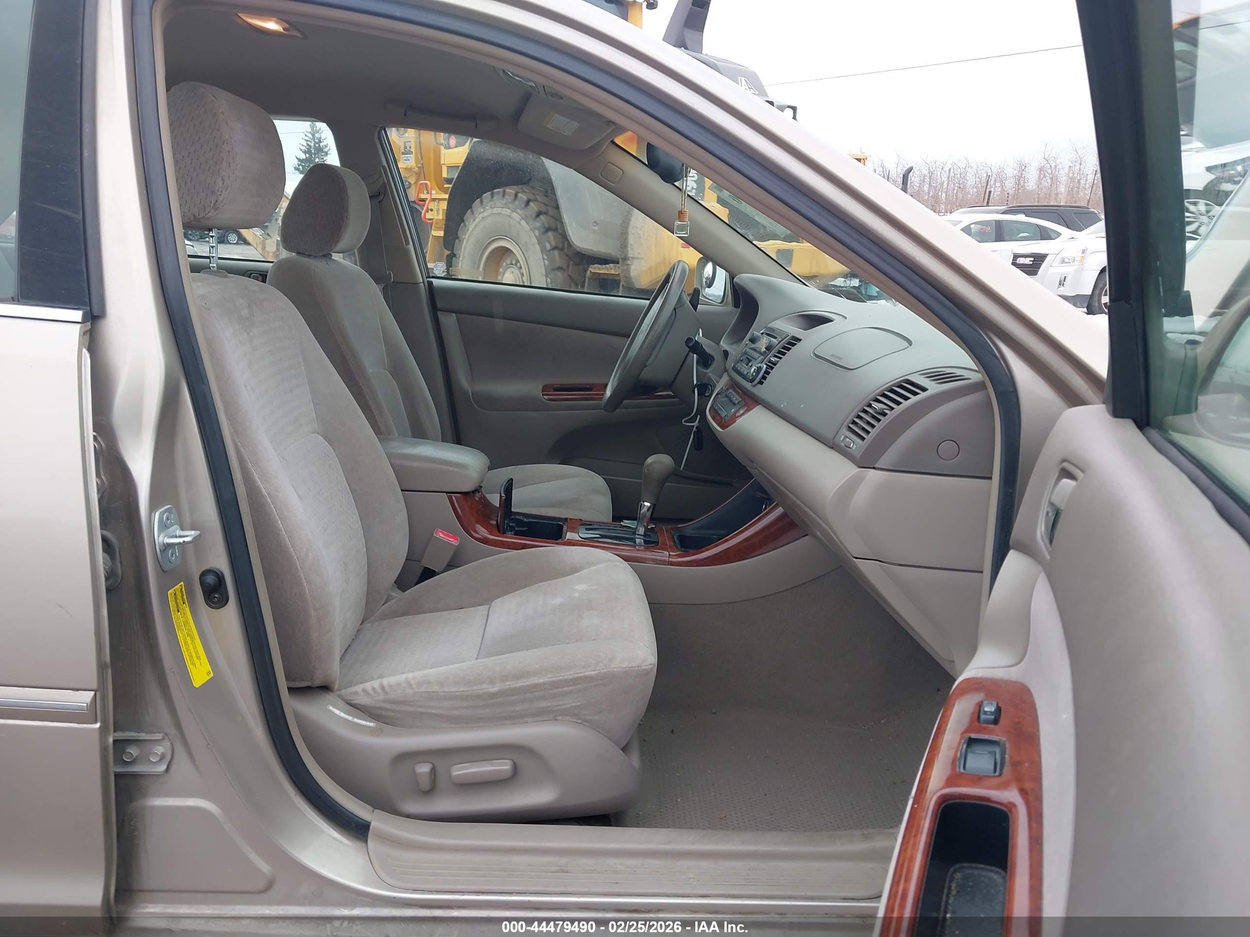 TOYOTA CAMRY image 5