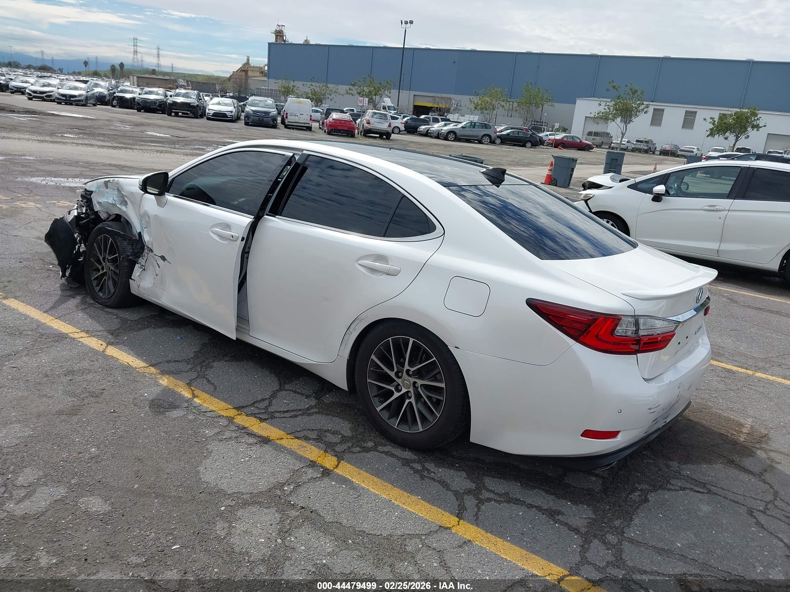 LEXUS ES image 3