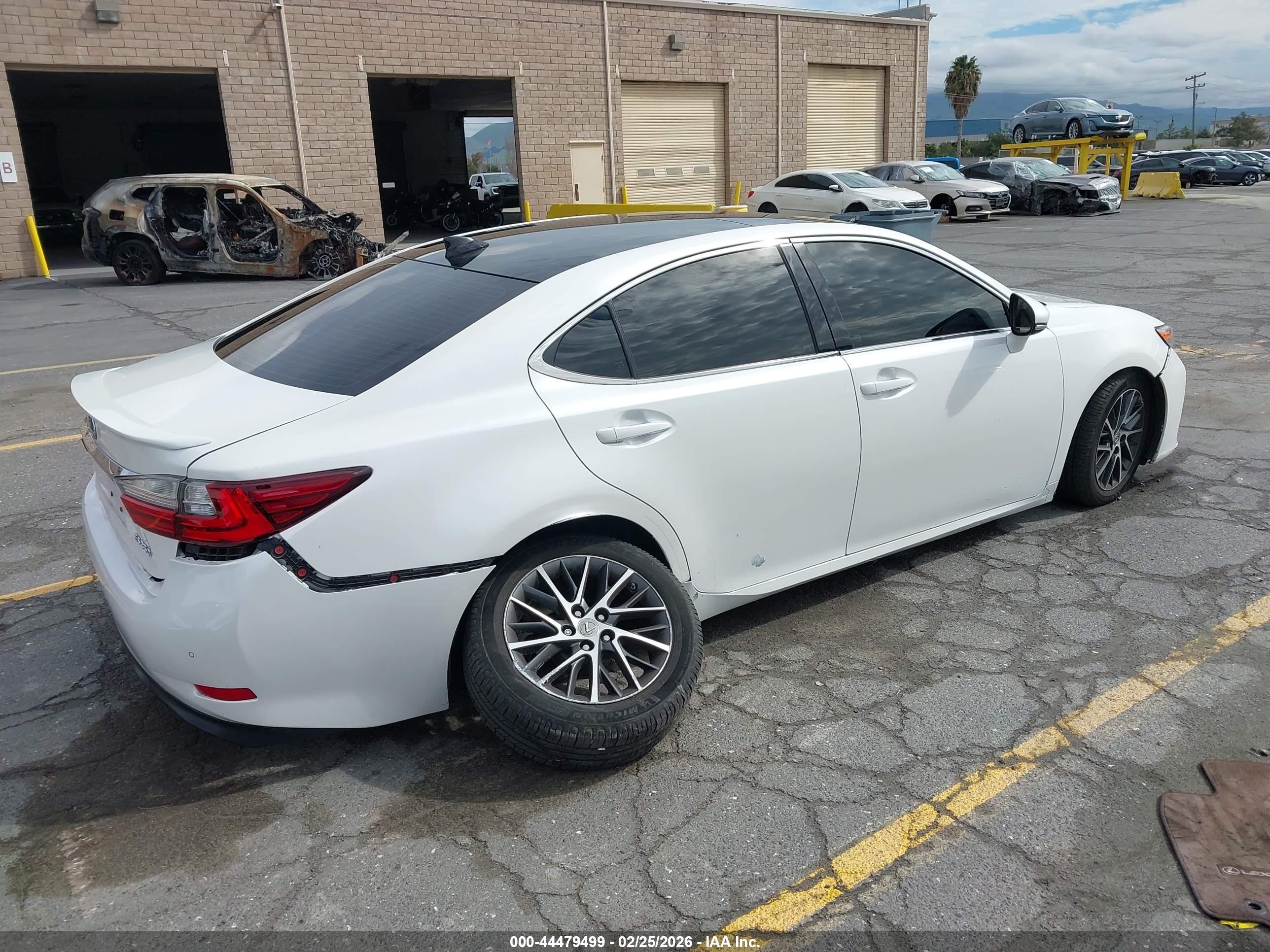LEXUS ES image 4