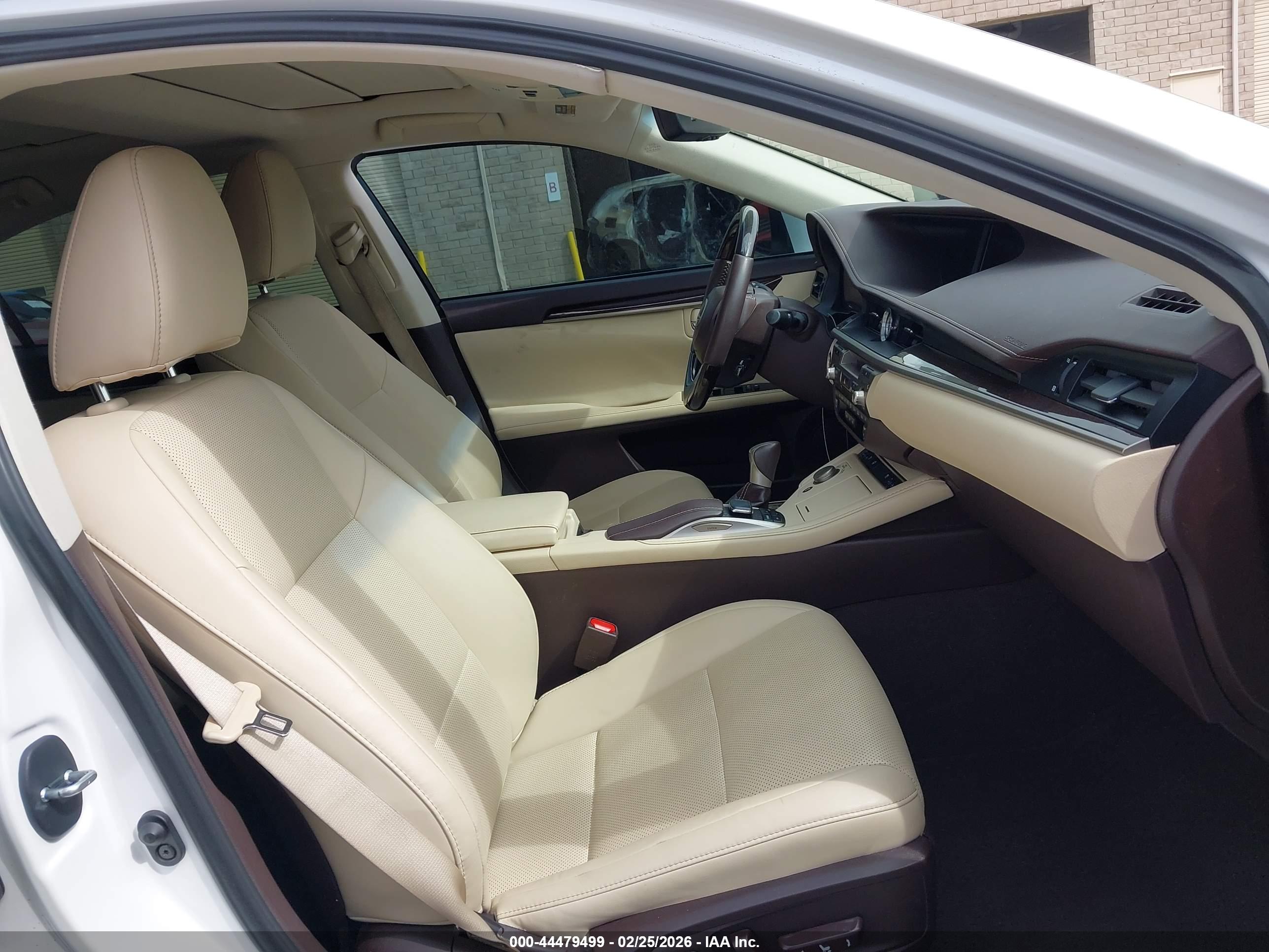 LEXUS ES image 5
