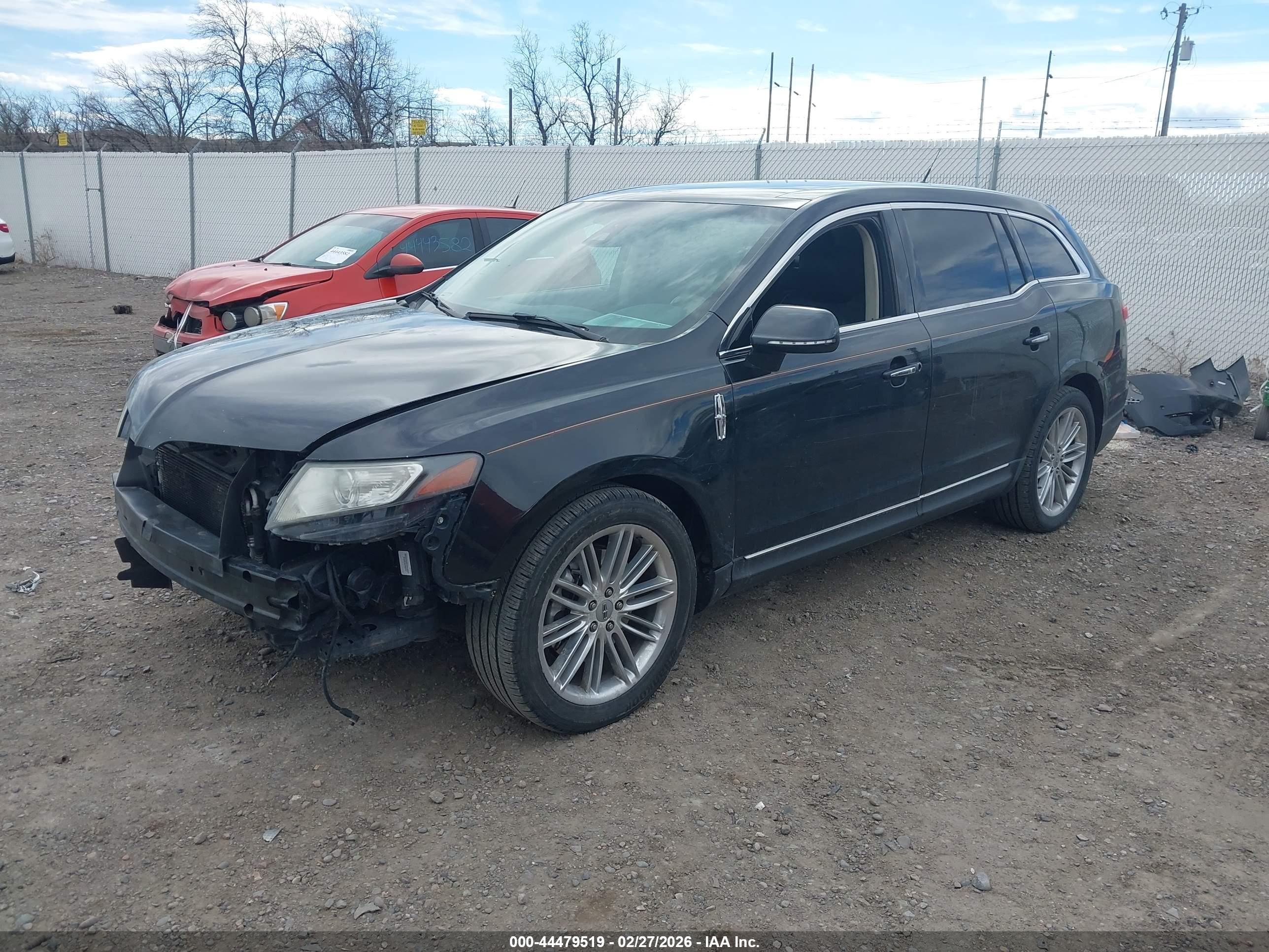 LINCOLN MKT image 2